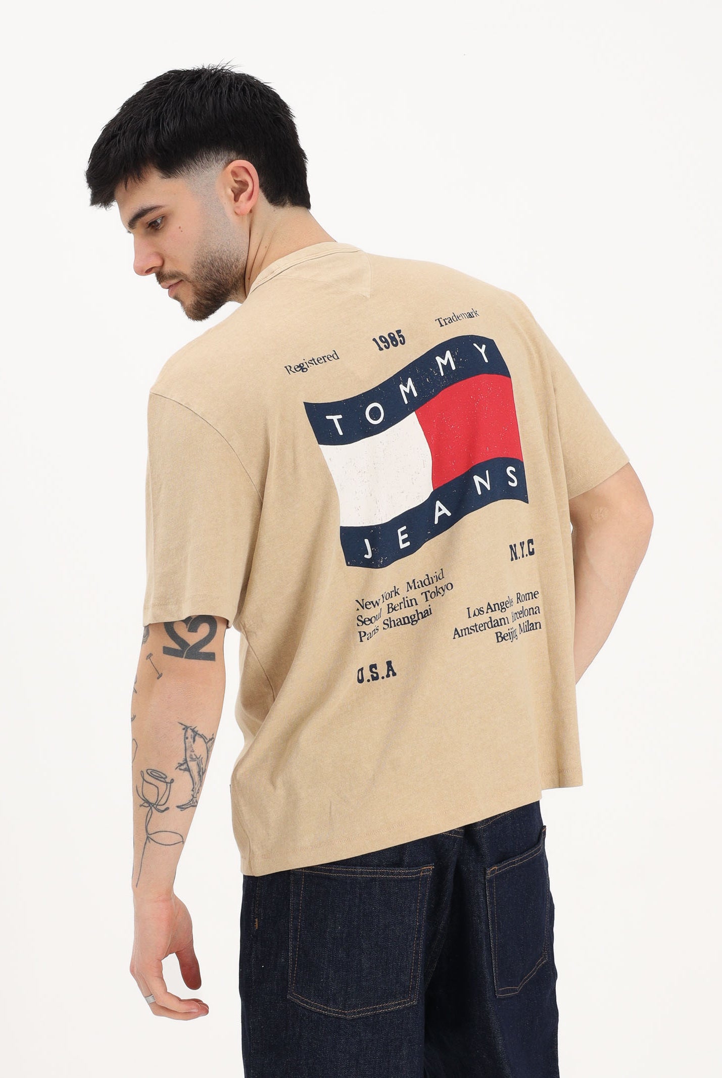 TOMMY JEANS T-shirt a manica corta beige da uomo con maxi stampa sul retro DM0DM22519 AB9 TOMMY JEANS