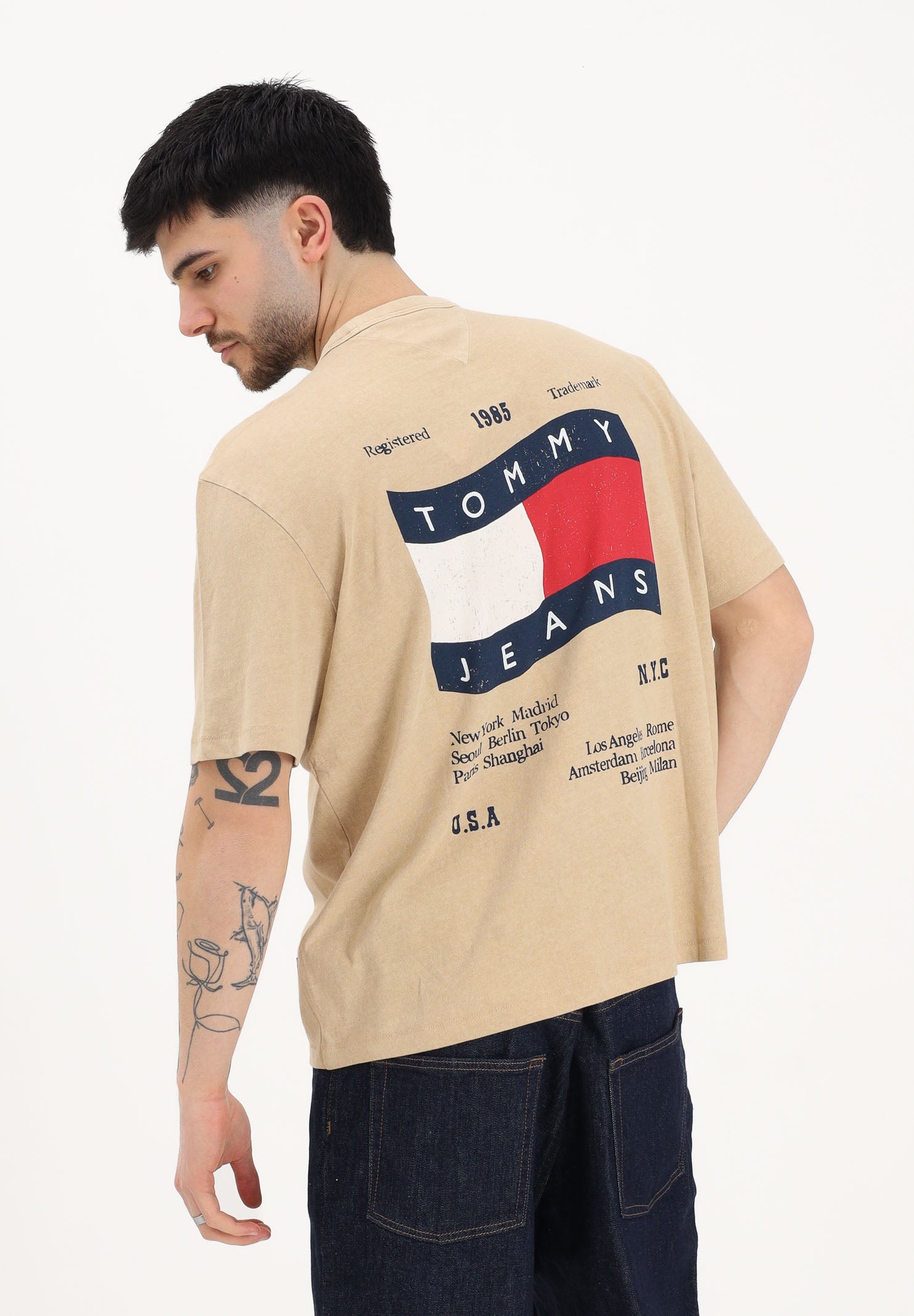 TOMMY JEANS T-shirt a manica corta beige da uomo con maxi stampa sul retro DM0DM22519 AB9 TOMMY JEANS