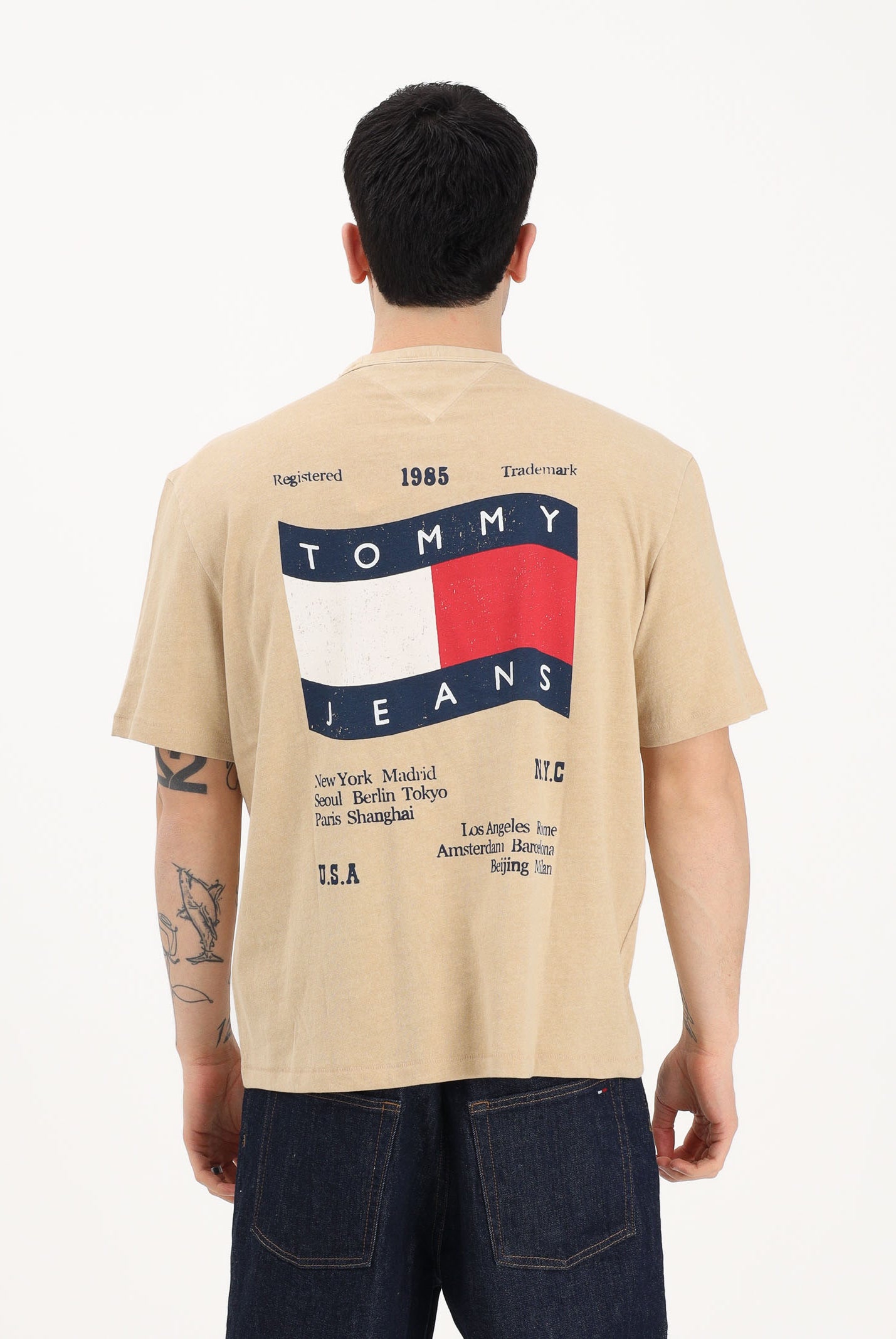 TOMMY JEANS T-shirt a manica corta beige da uomo con maxi stampa sul retro DM0DM22519 AB9 TOMMY JEANS