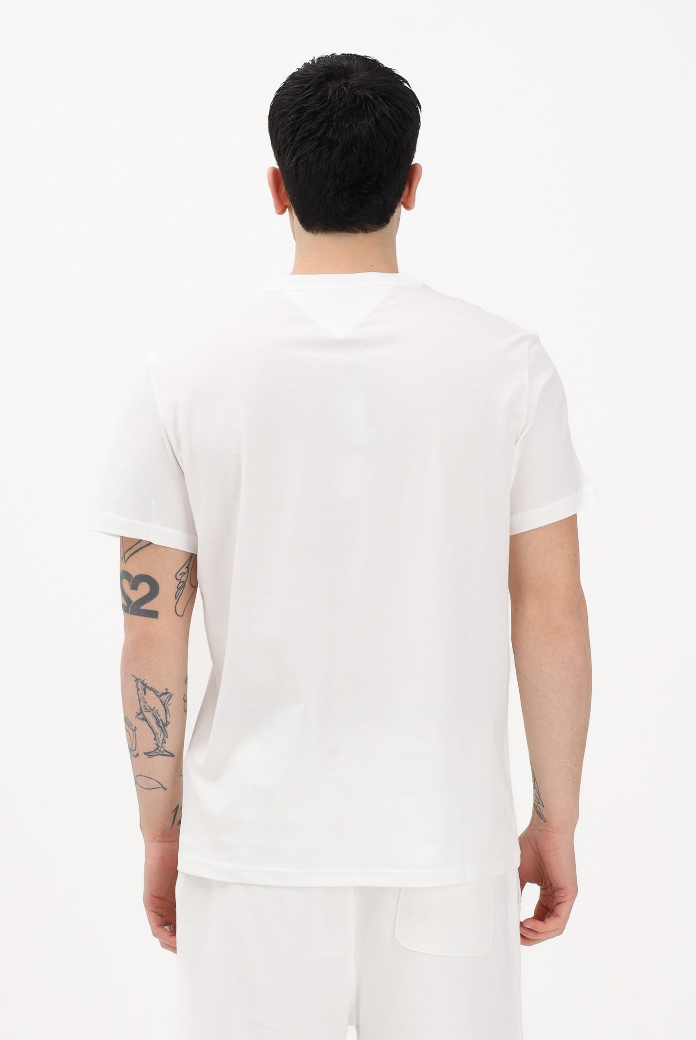 TOMMY JEANS T-shirt a manica corta bianca da uomo con logo frontale DM0DM22538 YBL TOMMY JEANS