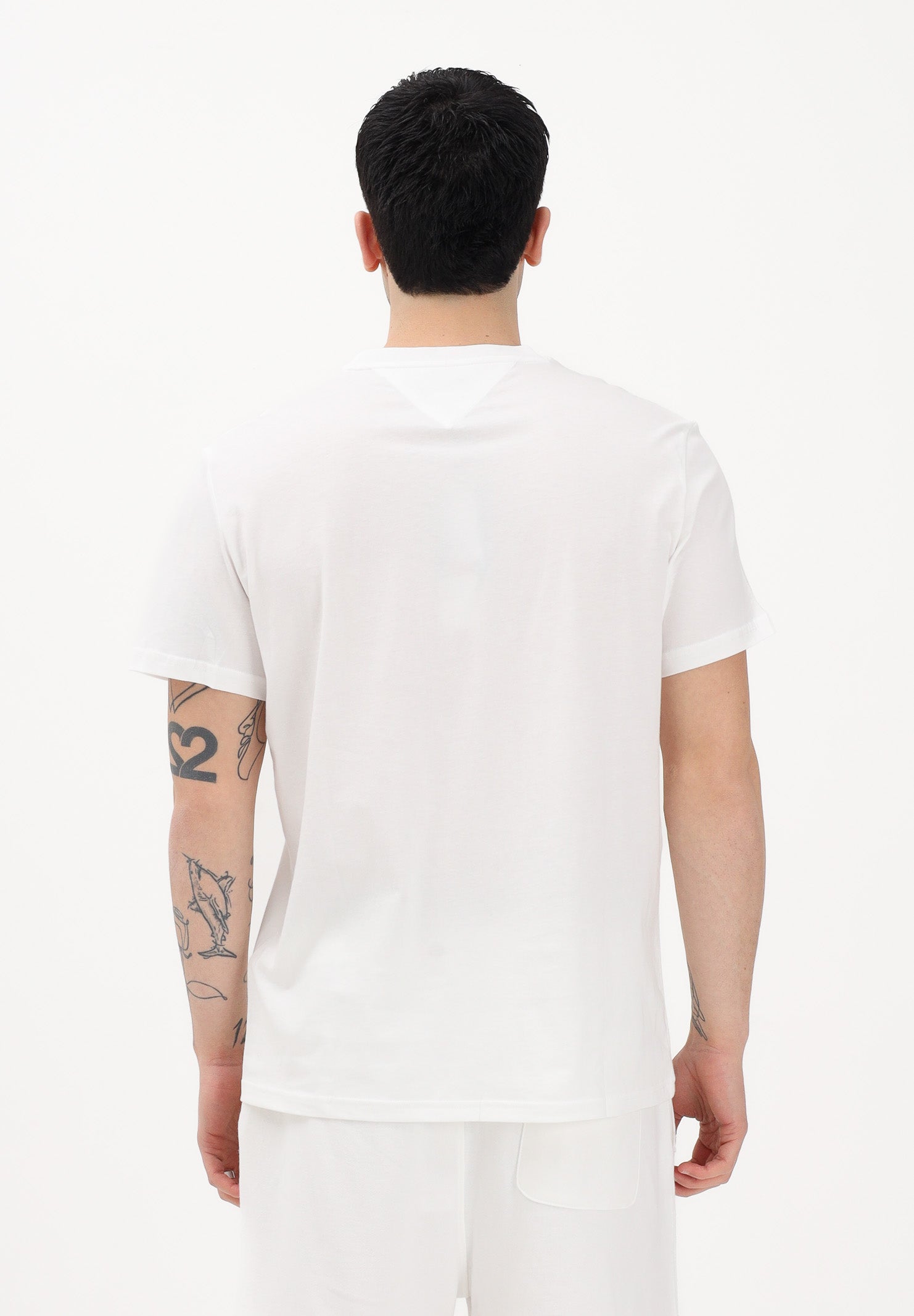 TOMMY JEANS T-shirt a manica corta bianca da uomo con logo frontale DM0DM22538 YBL TOMMY JEANS