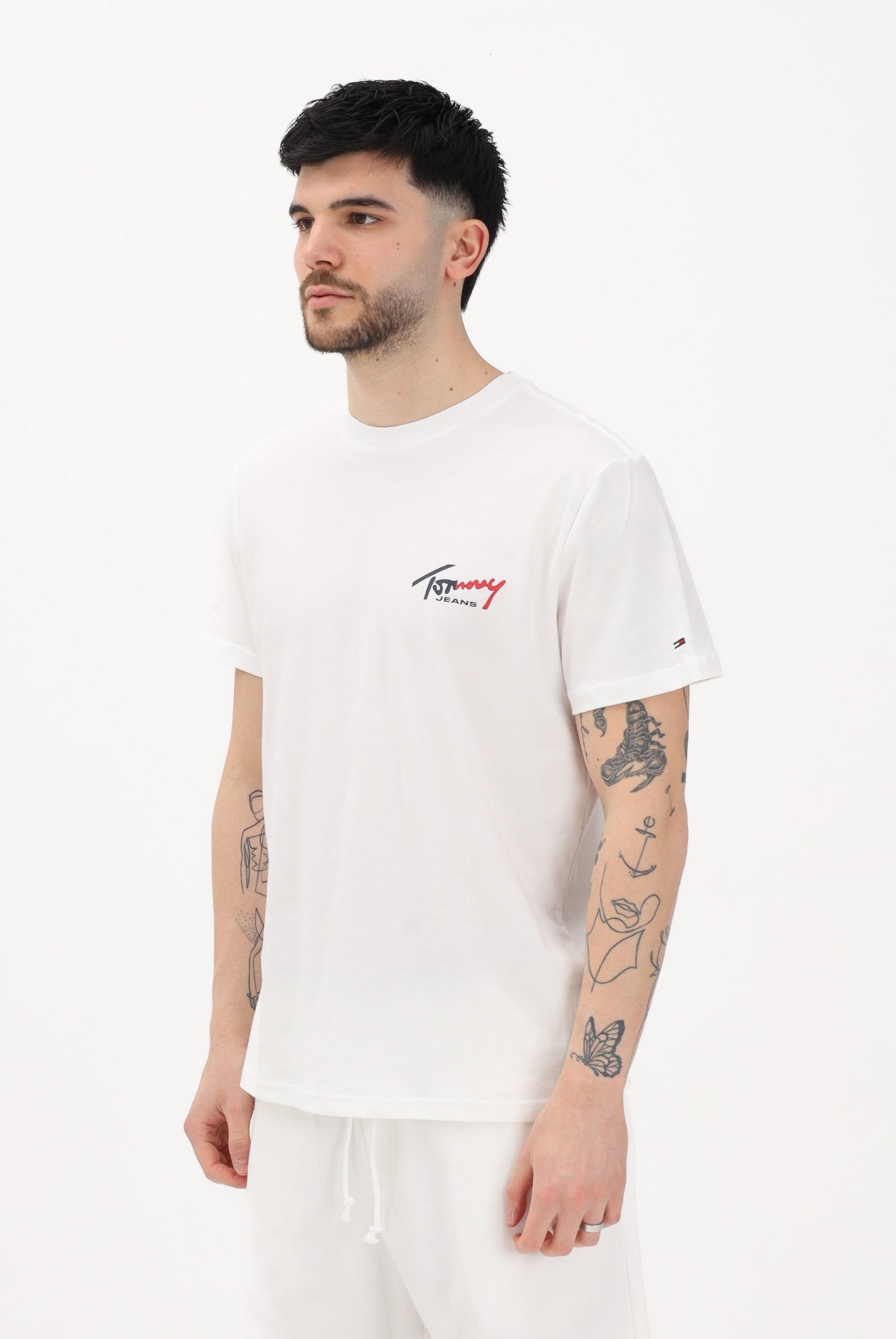 TOMMY JEANS T-shirt a manica corta bianca da uomo con logo frontale DM0DM22538 YBL TOMMY JEANS