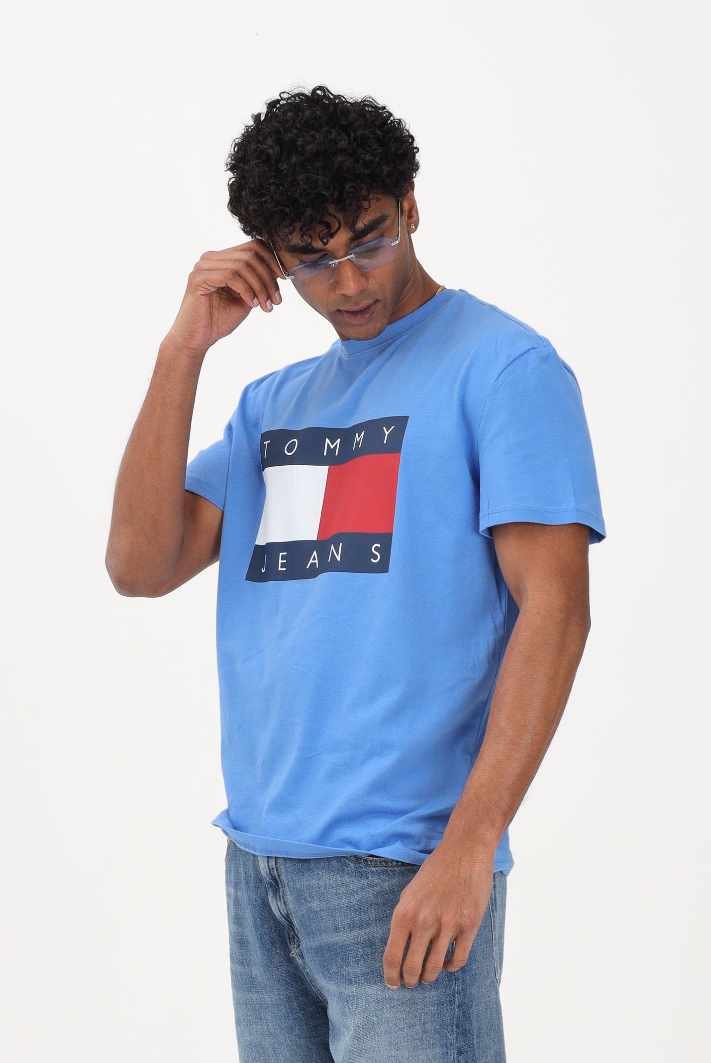 TOMMY JEANS T-shirt a manica corta Flag Badge azzurra da uomo DM0DM22645 C38 TOMMY JEANS