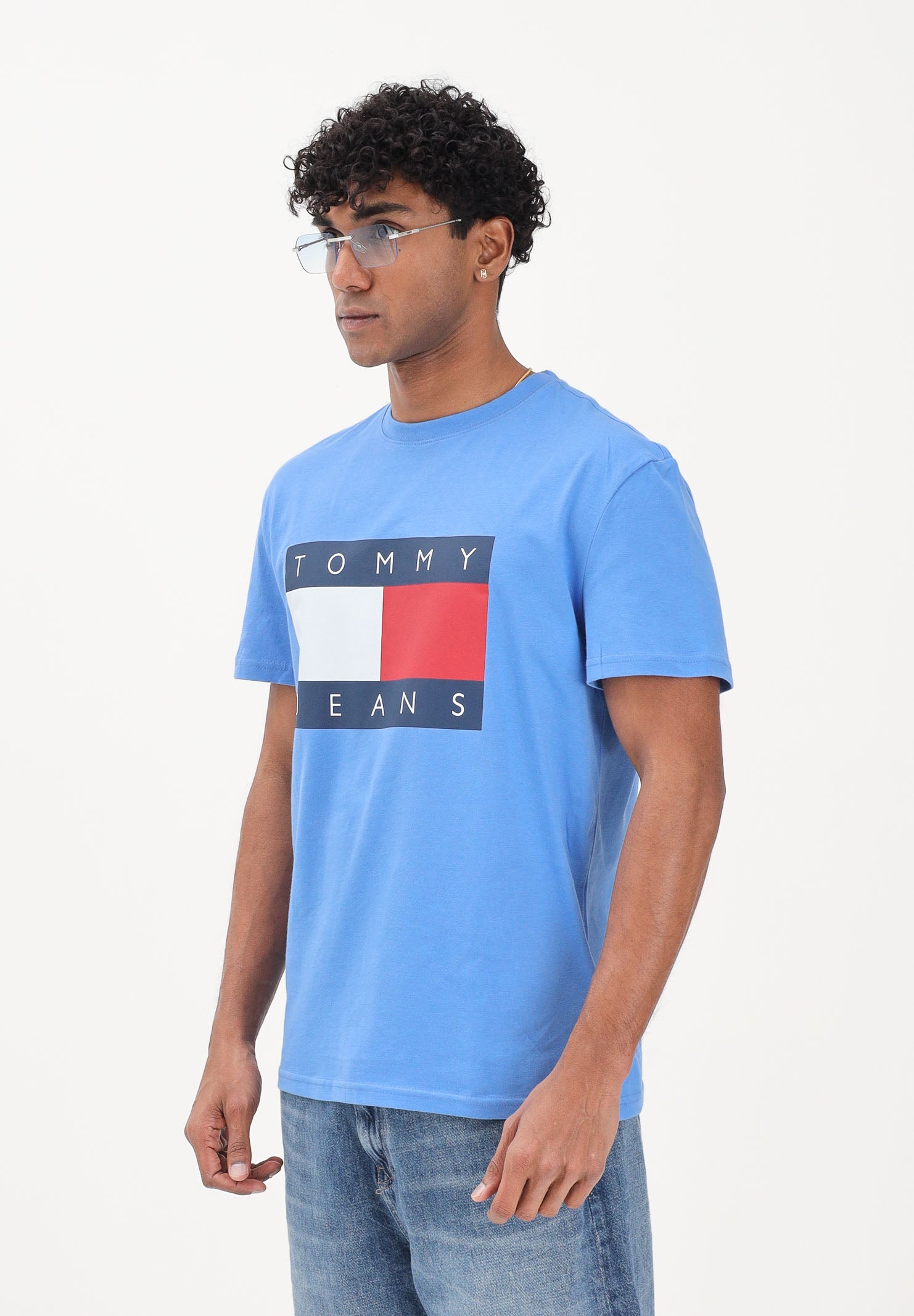 TOMMY JEANS T-shirt a manica corta Flag Badge azzurra da uomo DM0DM22645 C38 TOMMY JEANS