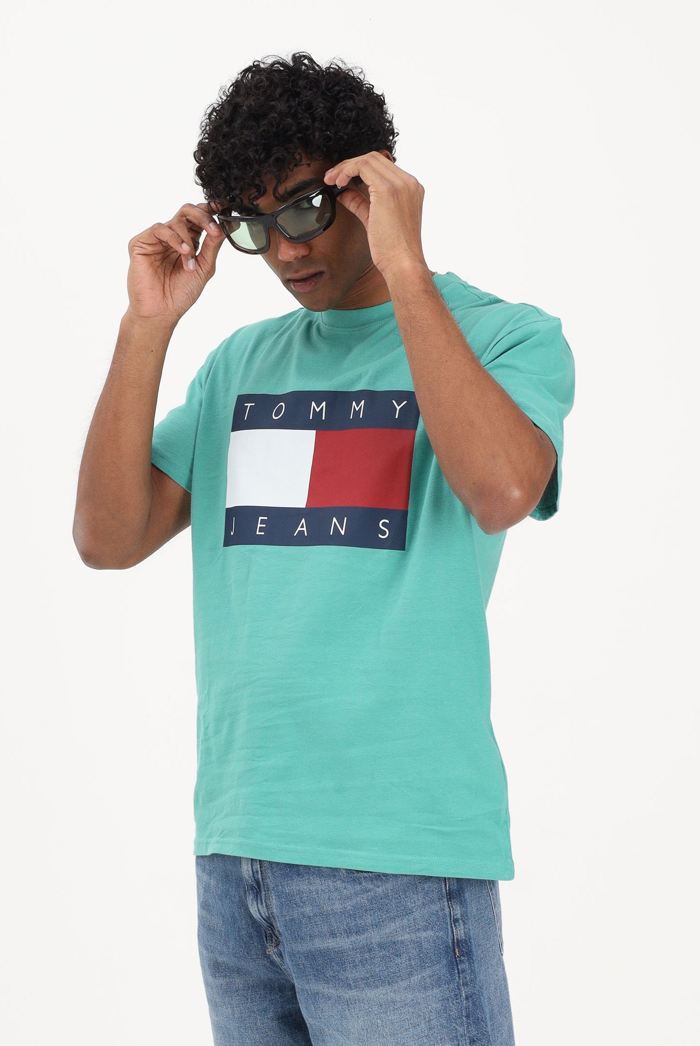TOMMY JEANS T-shirt a manica corta Flag Badge verde da uomo DM0DM22645 L5Y TOMMY JEANS