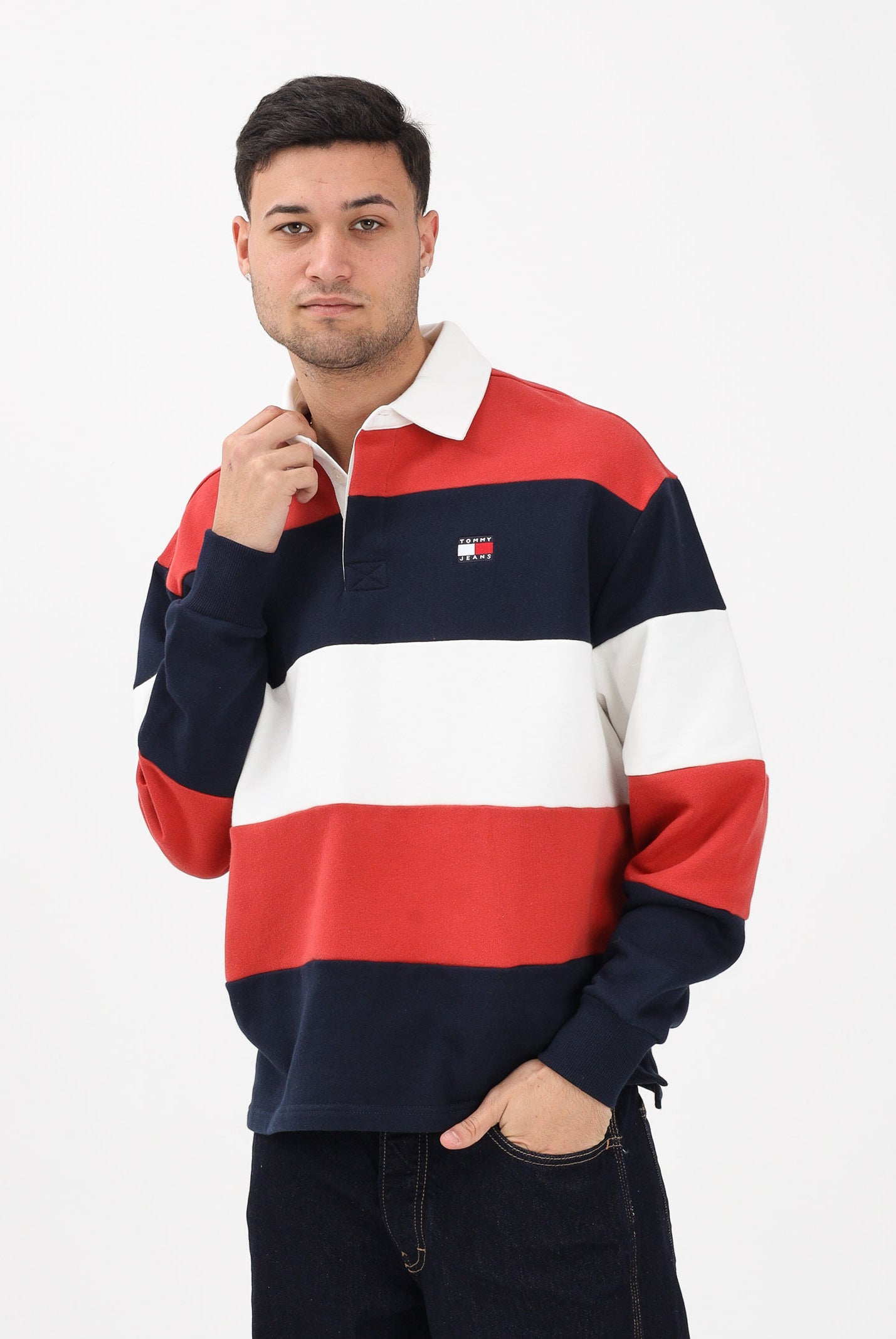 TOMMY JEANS Felpa stile polo da uomo con motivo a righe nei toni del rosso, panna e blu DM0DM22727 0A4 TOMMY JEANS