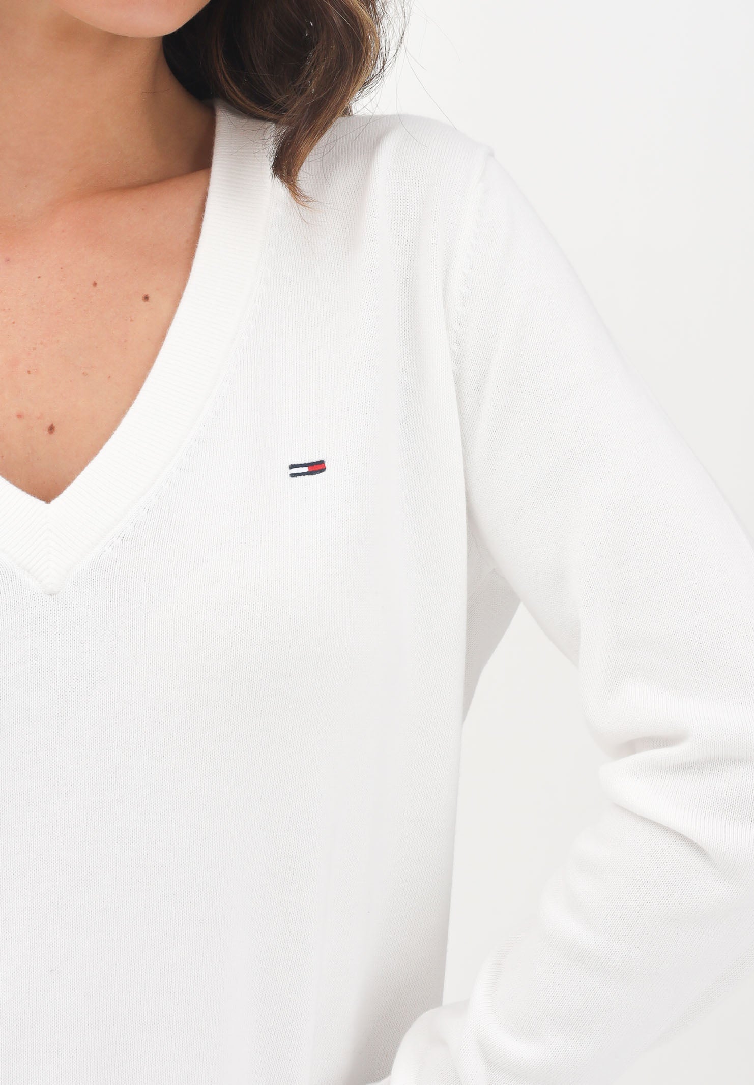 TOMMY JEANS Maglioncino bianco da donna con logo DW0DW19888YBL . TOMMY JEANS