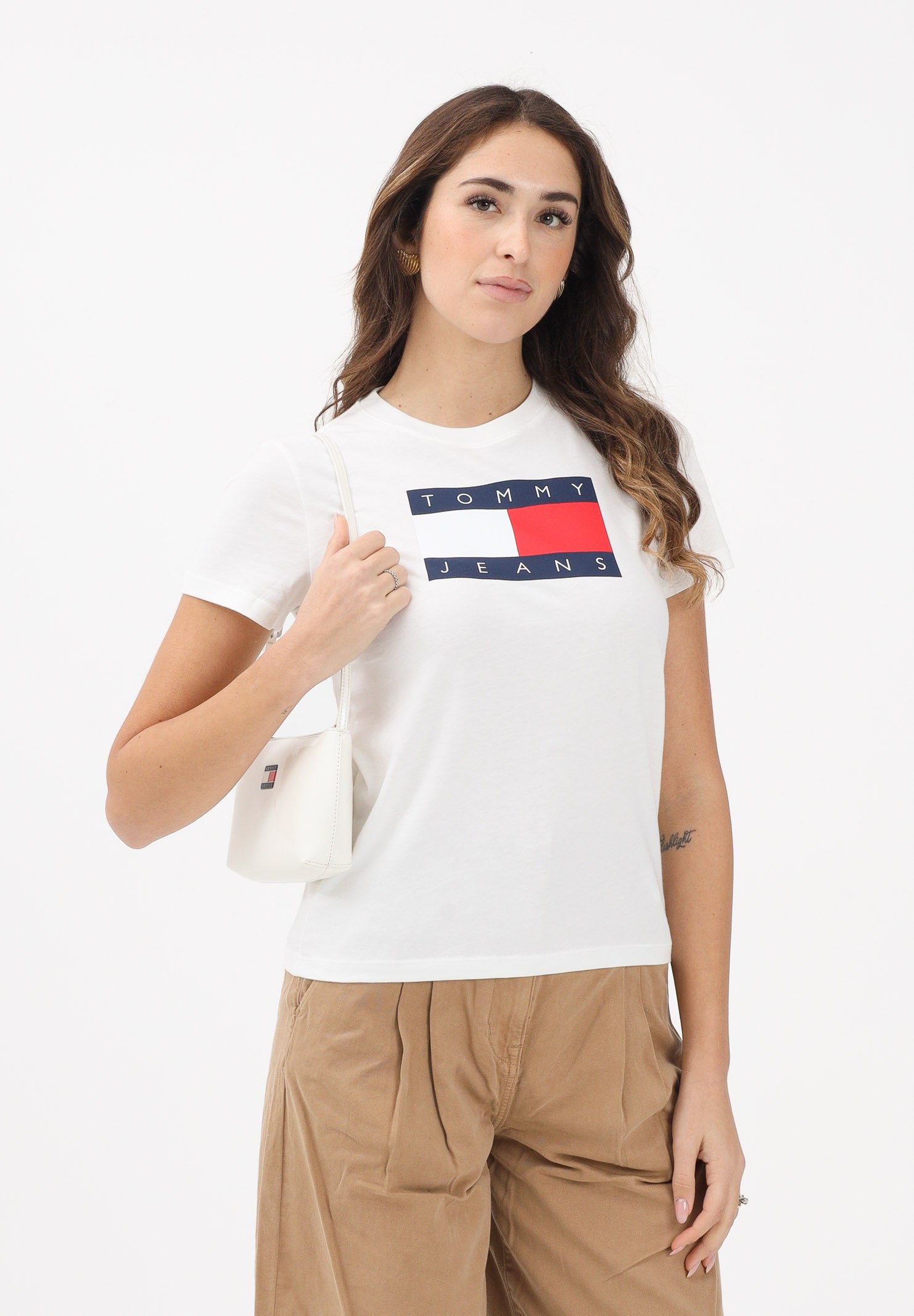 TOMMY JEANS T-shirt a manica corta panna da donna con logo DW0DW22562 YBL TOMMY JEANS