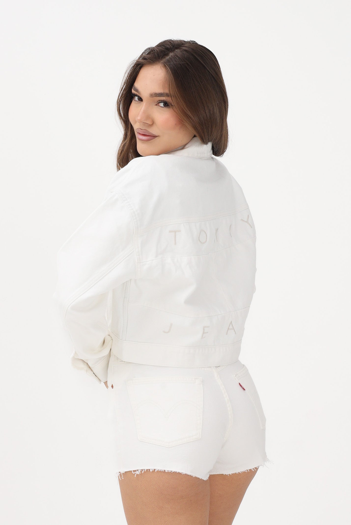 TOMMY JEANS Giubbotto in denim bianco da donna con logo sul retro DW0DW21979 1D0 TOMMY JEANS