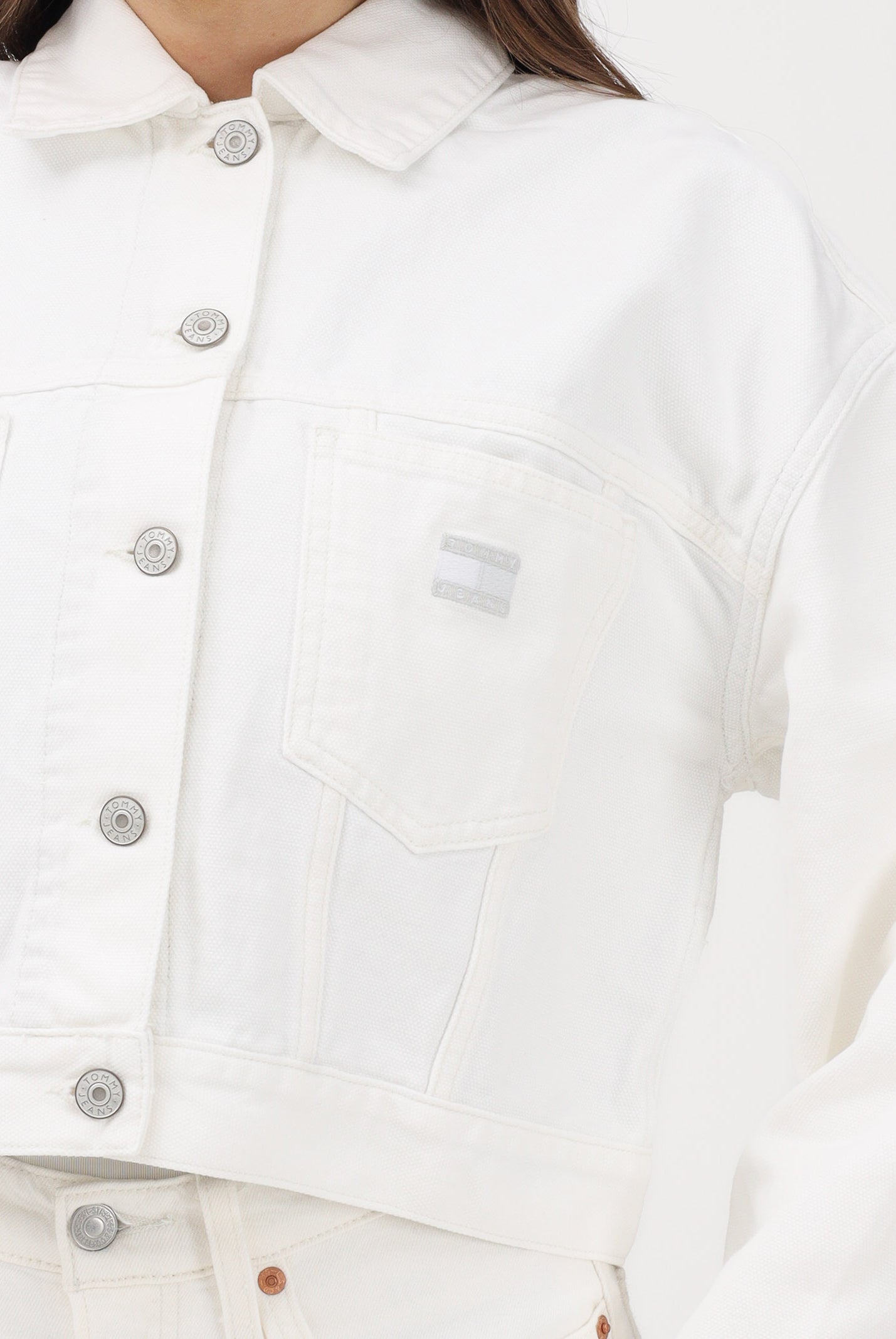 TOMMY JEANS Giubbotto in denim bianco da donna con logo sul retro DW0DW21979 1D0 TOMMY JEANS