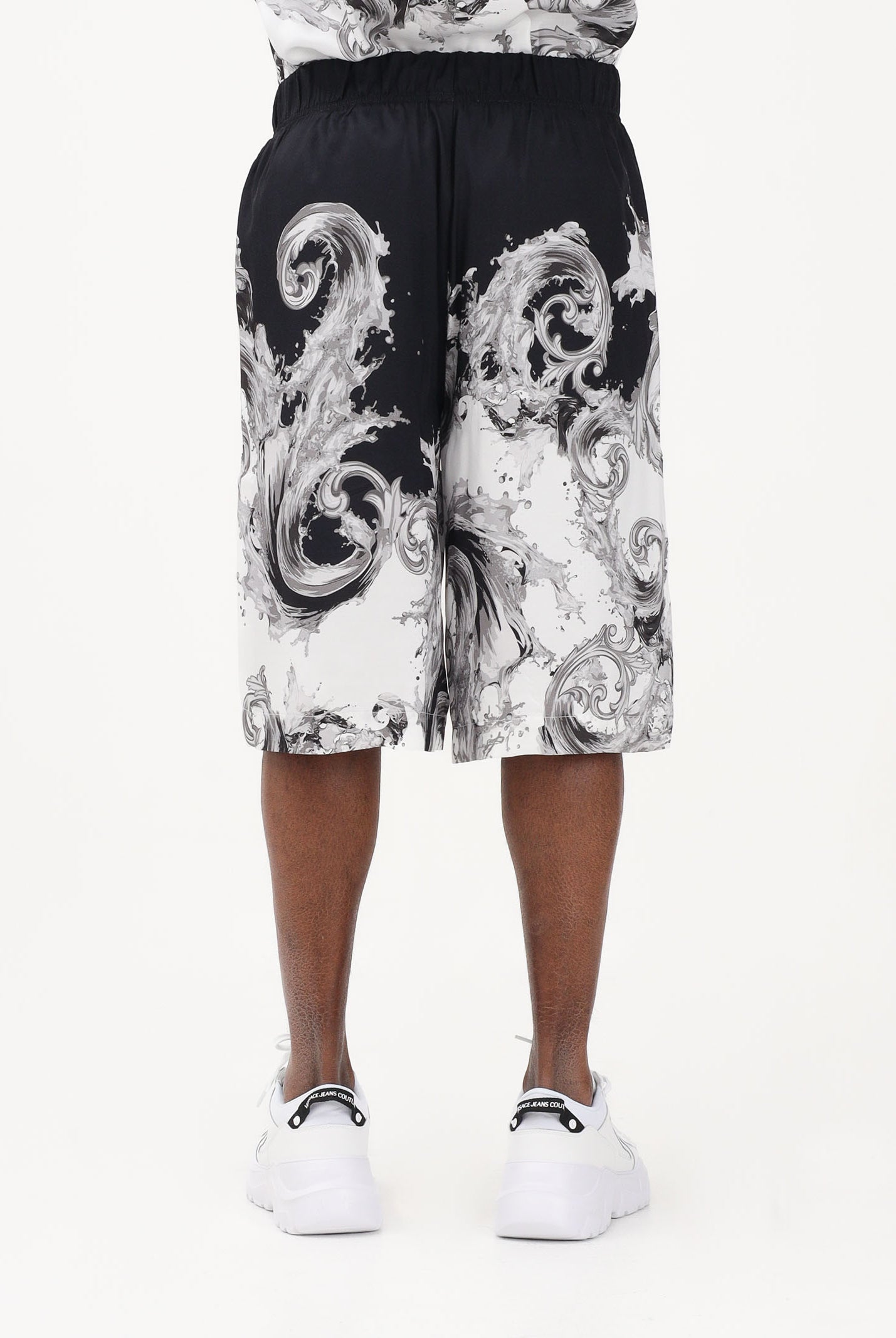 VERSACE JEANS COUTURE Shorts nero da uomo con stampa Wave Couture 80GAD10BNS787 V22 VERSACE JEANS COUTURE