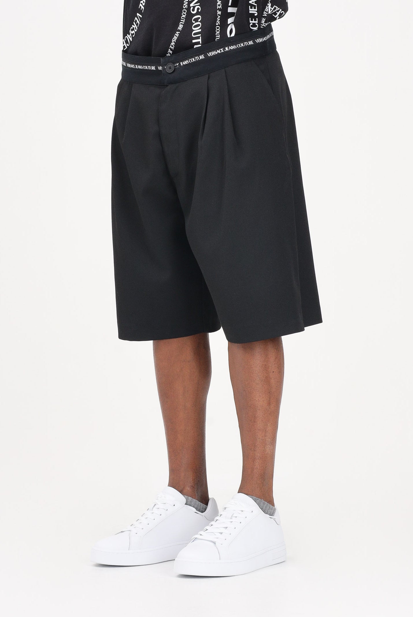 VERSACE JEANS COUTURE Shorts nero da uomo con punto vita logato 80GAD119N0645 899 VERSACE JEANS COUTURE