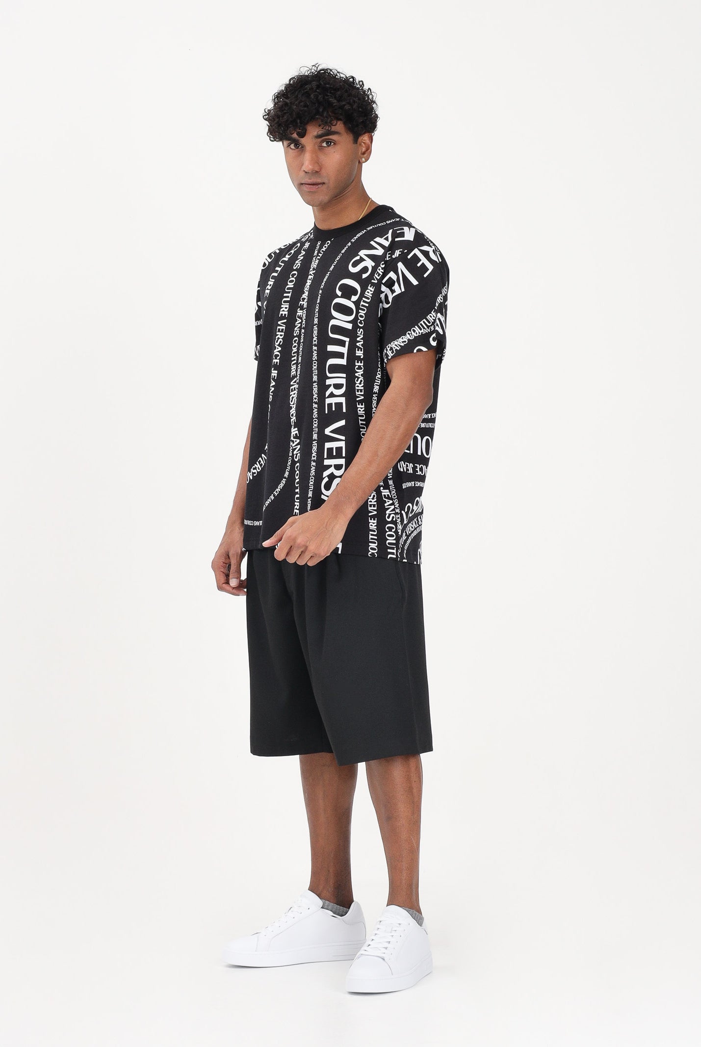 VERSACE JEANS COUTURE Shorts nero da uomo con punto vita logato 80GAD119N0645 899 VERSACE JEANS COUTURE