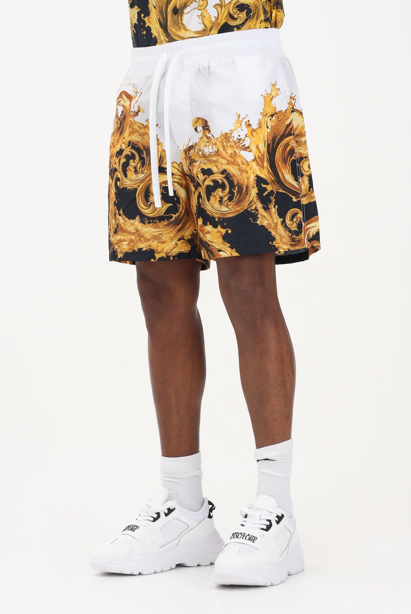 VERSACE JEANS COUTURE Shorts bianco e nero da uomo con stampa Wave Couture 80GADD16CQ23D GL2 VERSACE JEANS COUTURE