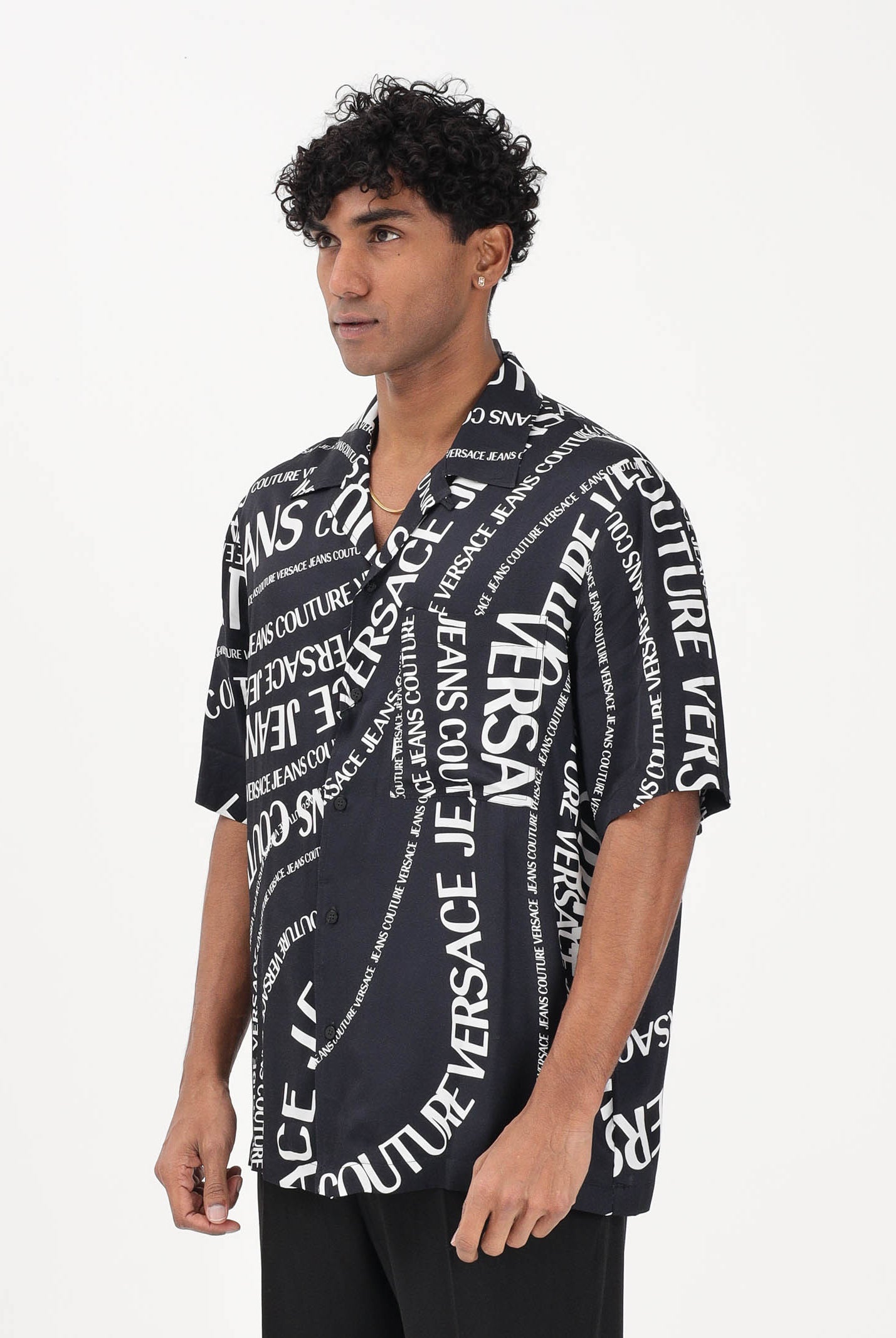 VERSACE JEANS COUTURE Camicia a manica corta nera da uomo con stampa Logomania all-over 80GAL2B0NS772 L01 VERSACE JEANS COUTURE