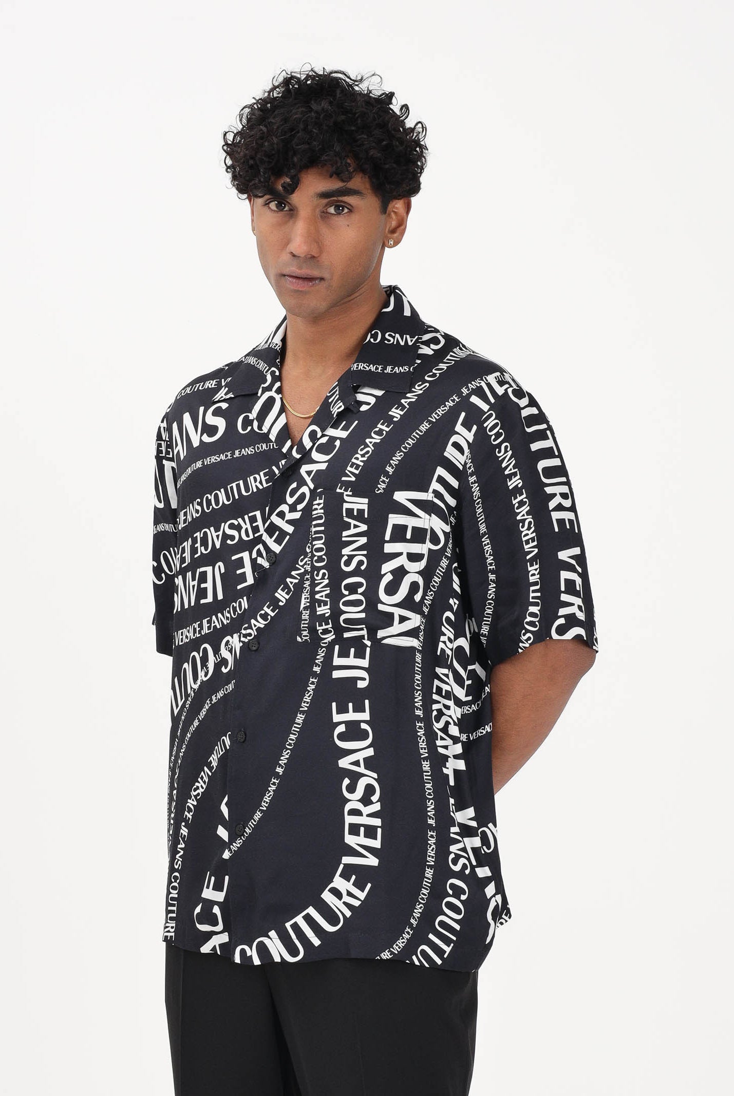 VERSACE JEANS COUTURE Camicia a manica corta nera da uomo con stampa Logomania all-over 80GAL2B0NS772 L01 VERSACE JEANS COUTURE