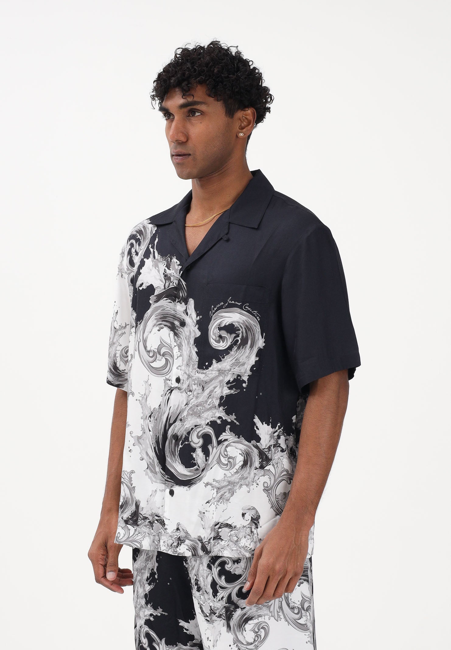 VERSACE JEANS COUTURE Camicia a manica corta nera da uomo con stampa "Wave Couture" 80GAL2BBNS786 V22 VERSACE JEANS COUTURE