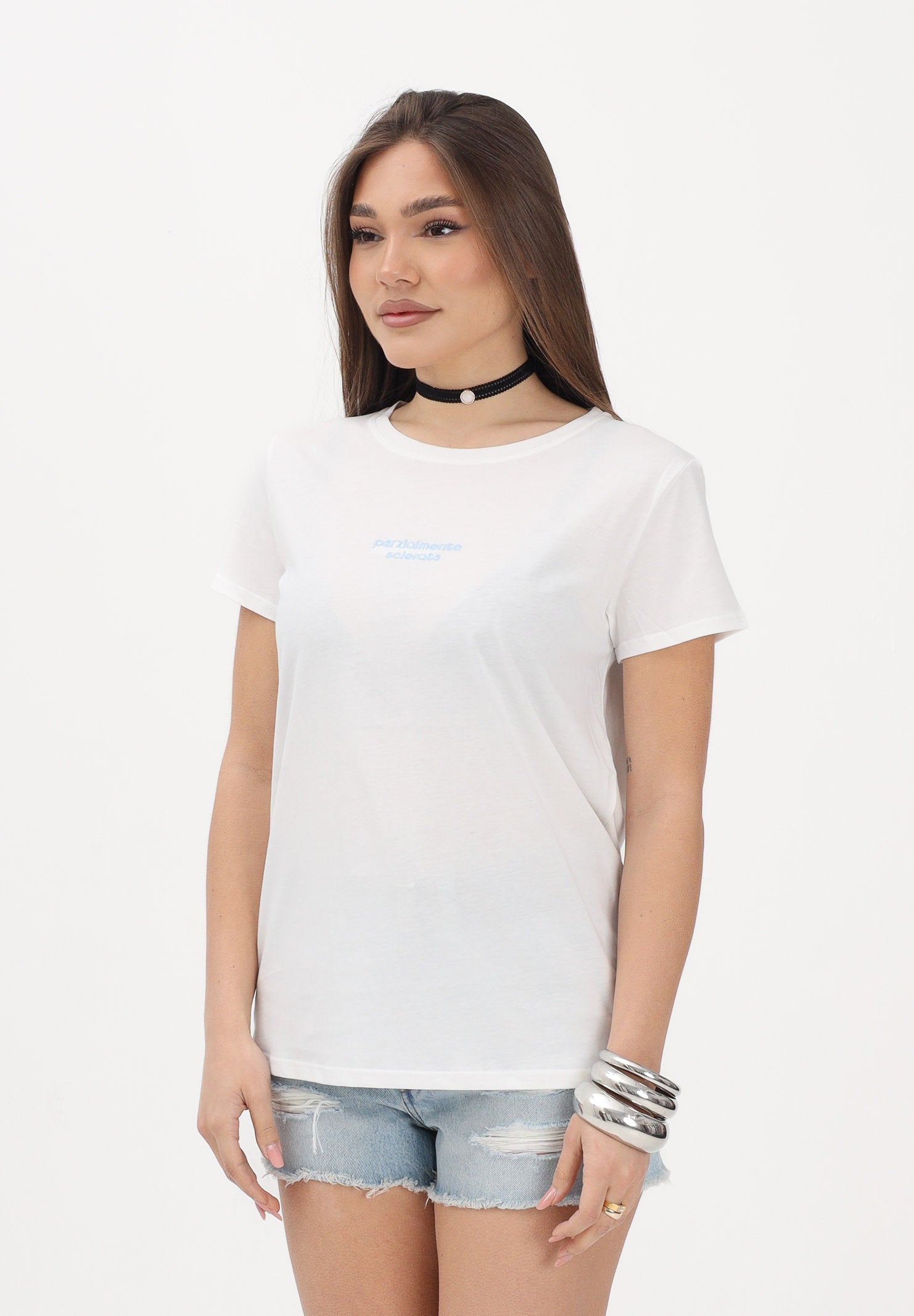 VICOLO T-shirt a manica corta bianca da donna con ricamo "Parzialmente sclerata" RAB0551 02 VICOLO