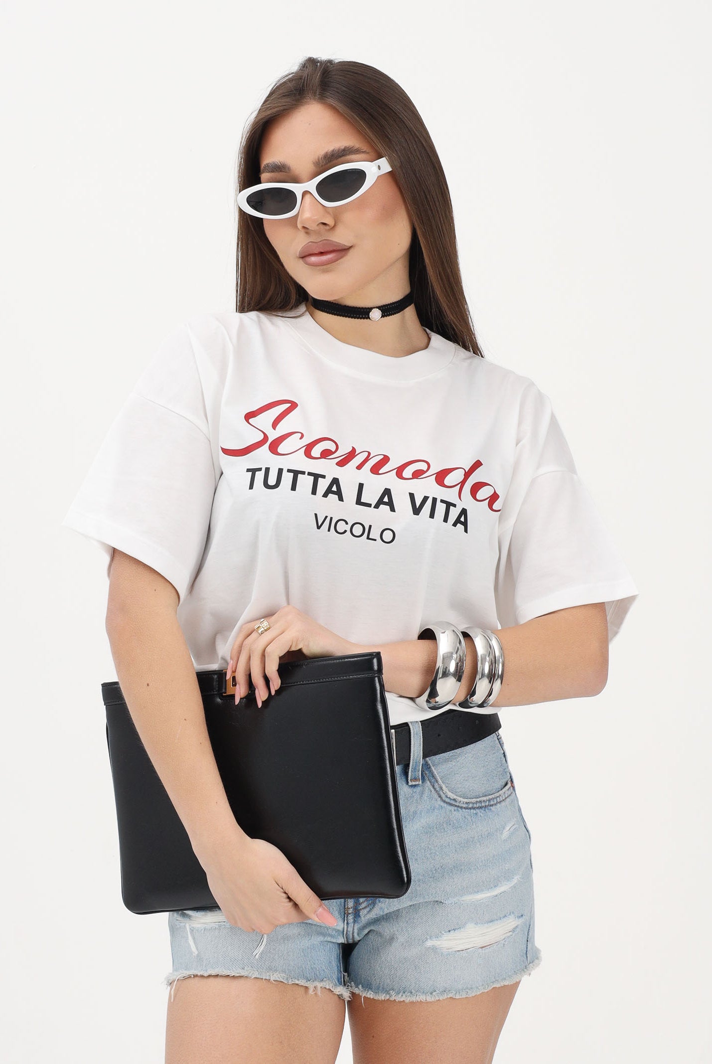 VICOLO T-shirt a manica corta bianca da donna con stampa "Scomoda tutta la vita" RAB0722 02 VICOLO