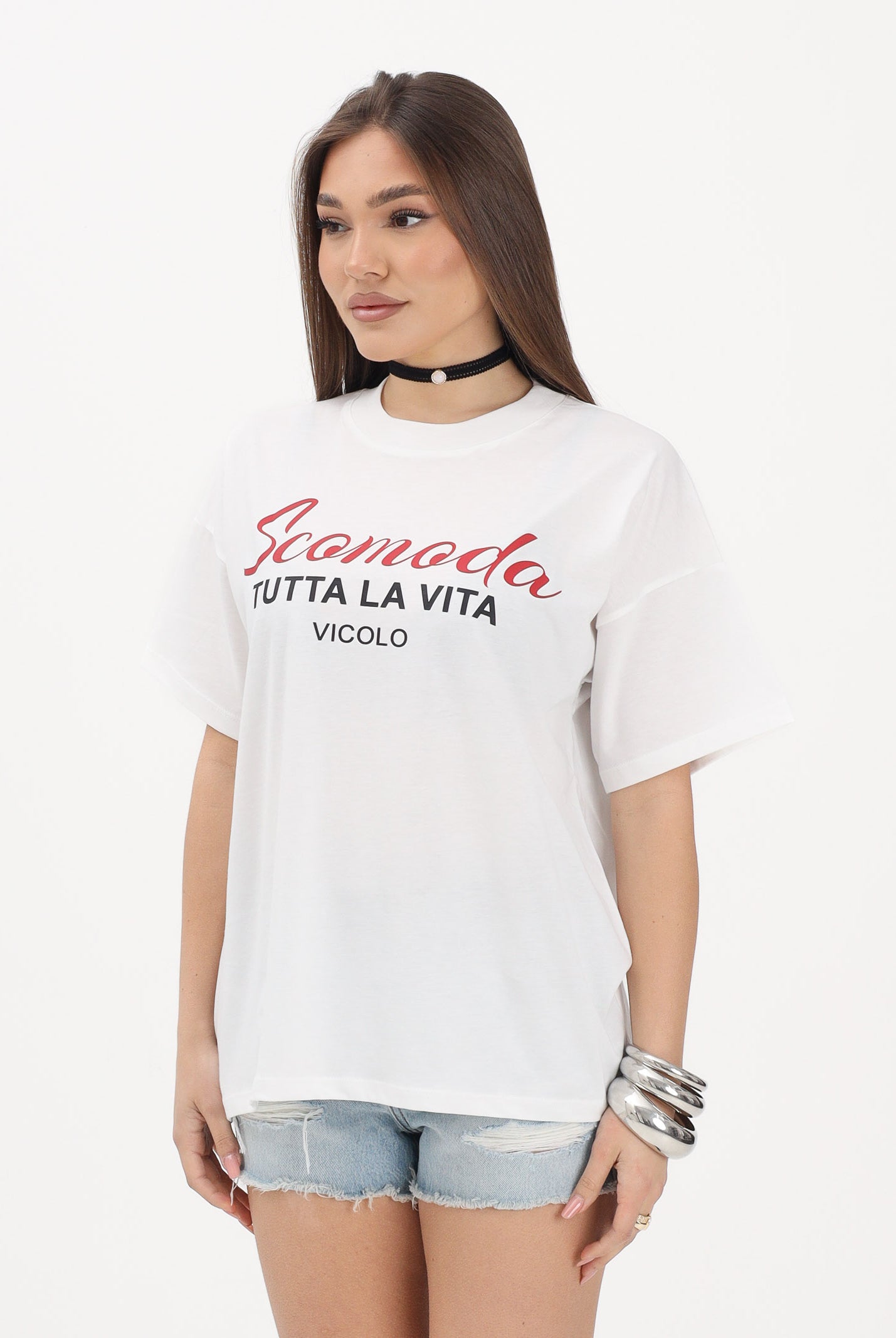 VICOLO T-shirt a manica corta bianca da donna con stampa "Scomoda tutta la vita" RAB0722 02 VICOLO