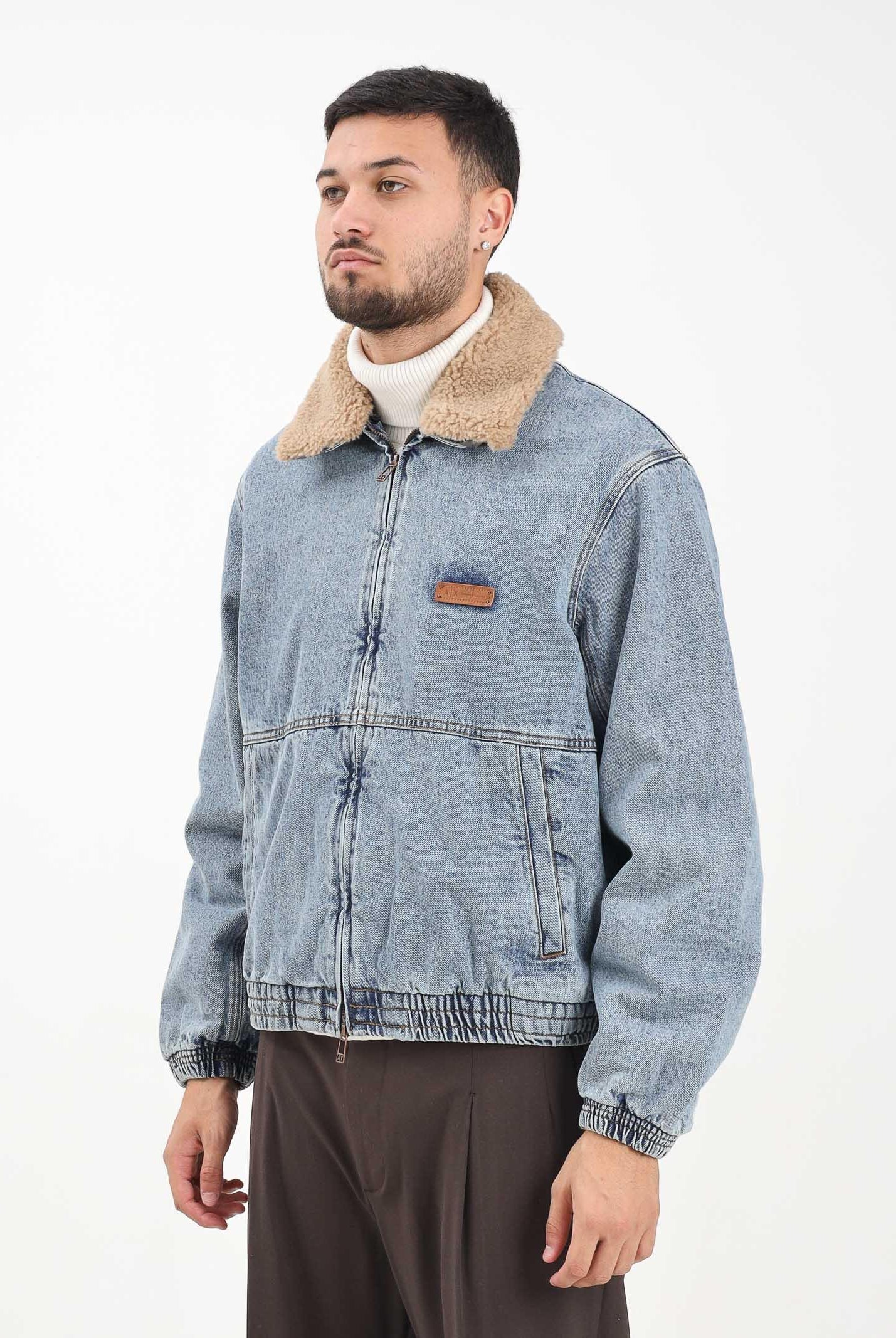 ARMANI EXCHANGE Giubbotto di jeans in denim chiaro da uomo con collo in ecopelliccia XM001109AF16986 MB003 ARMANI EXCHANGE