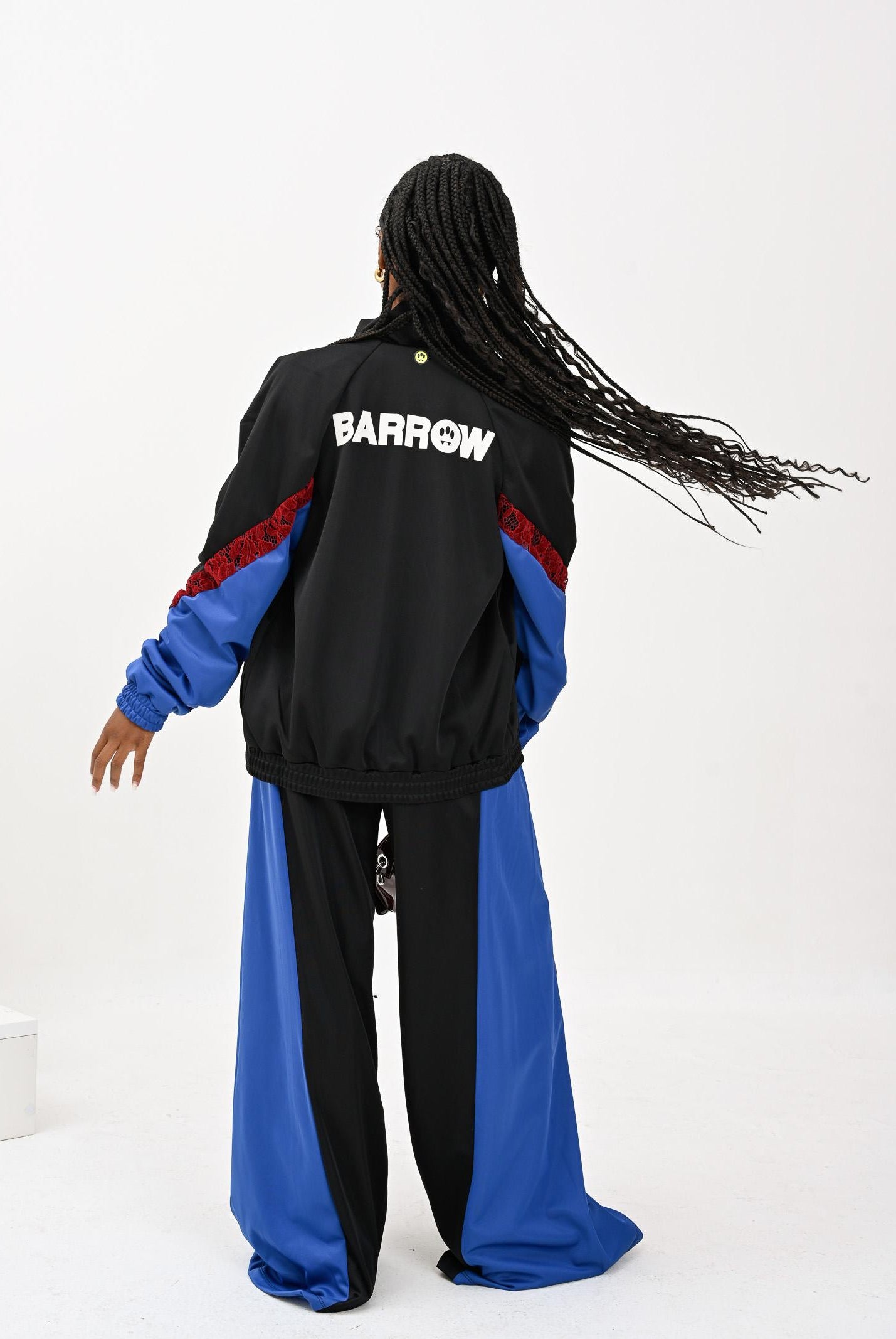 BARROW Giacca a vento nera da donna con stampe e inserti blu e in pizzo rosso F5BWWOJK107 110 BARROW