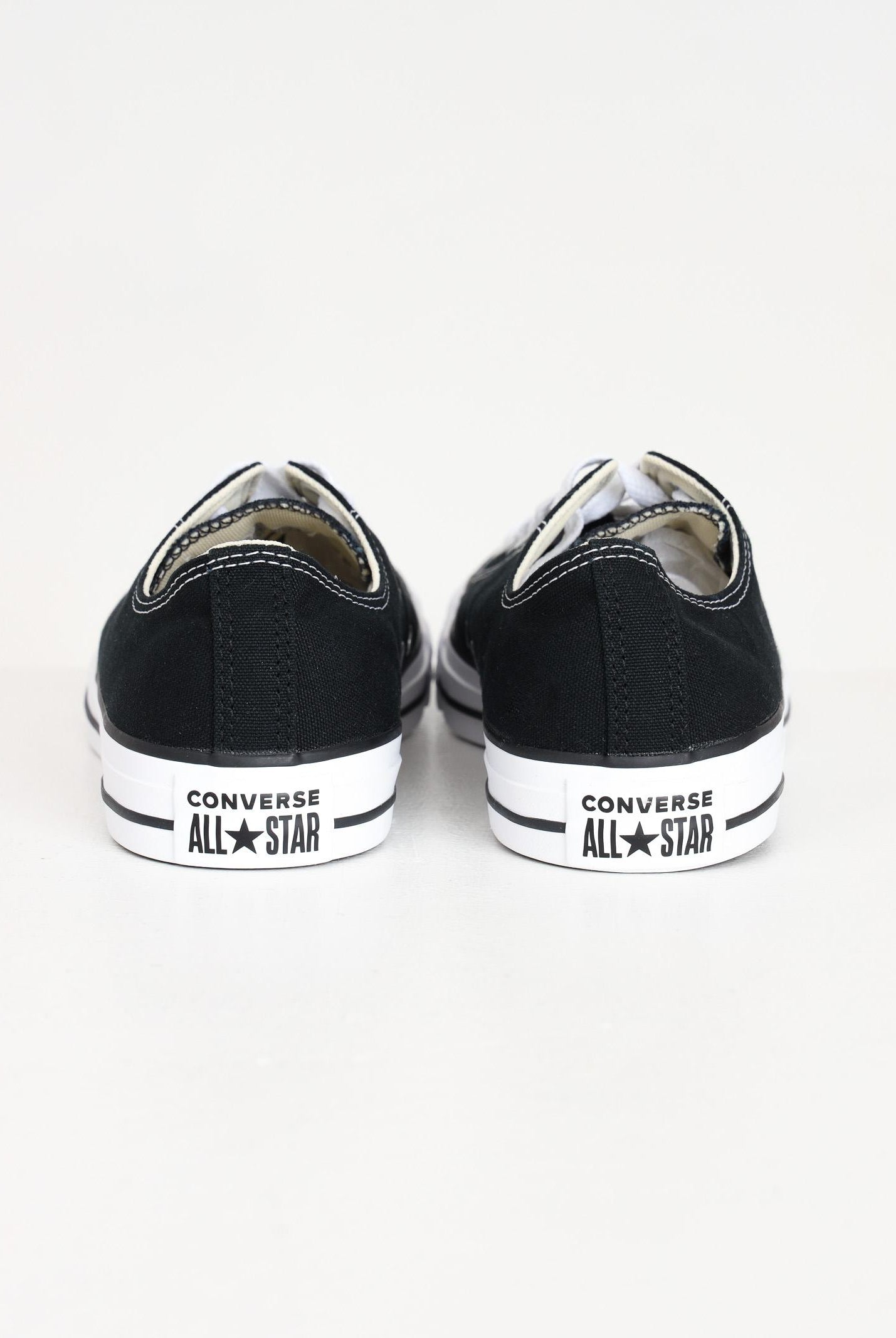 CONVERSE Sneakers CHUCK TAYLOR ALL STAR CLASSIC nere per uomo e donna M9166C  CONVERSE