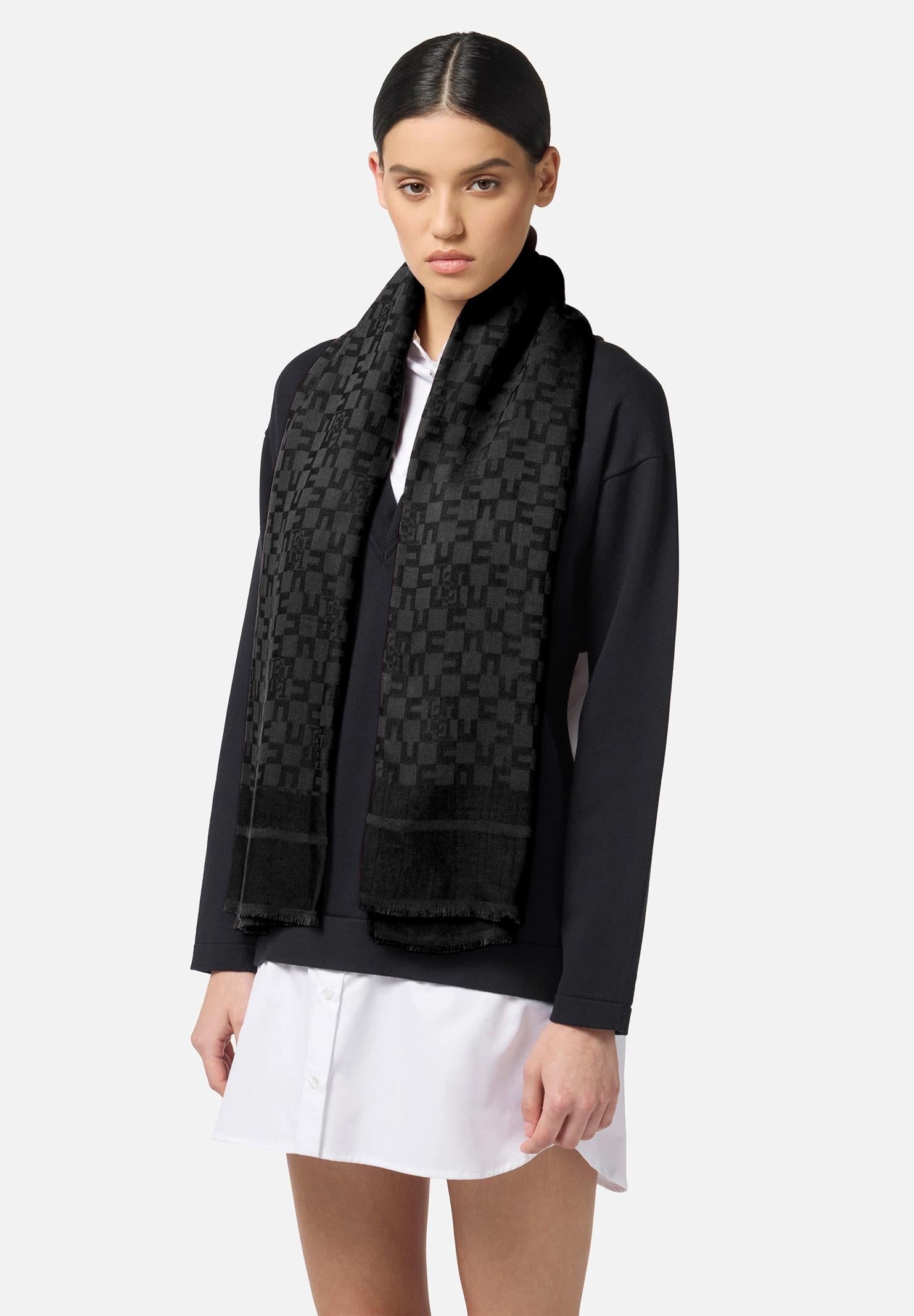 ELISABETTA FRANCHI Pashmina nera da donna caratterizzata dal pattern all-over con logo SC10F56E2 110 ELISABETTA FRANCHI
