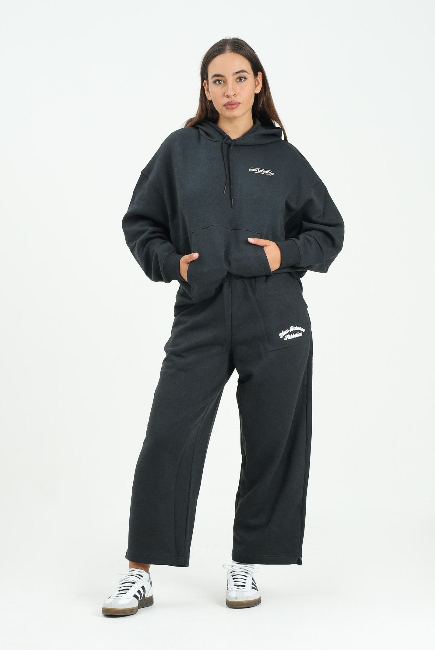 NEW BALANCE Pantalone sportivo Linear Heritage Fleece Barrel nero da donna WP53500BK . NEW BALANCE