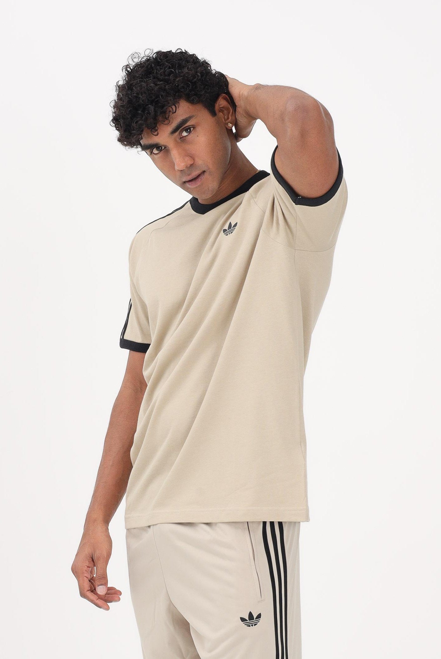 ADIDAS ORIGINALS T-shirt a manica corta 3 STRIPES beige e nera da uomo KE7964 . ADIDAS ORIGINALS