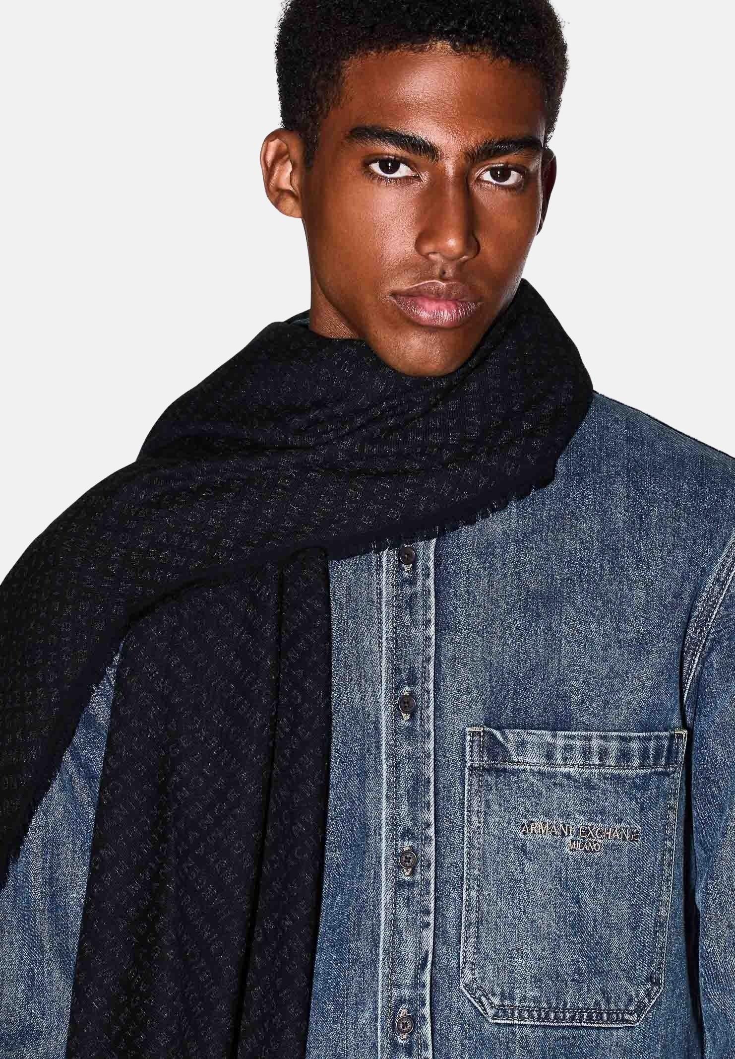 ARMANI EXCHANGE Pashmina nera per uomo e donna caratterizzata da una trama jacquard con logo XM001714AF17470 FC022 ARMANI EXCHANGE