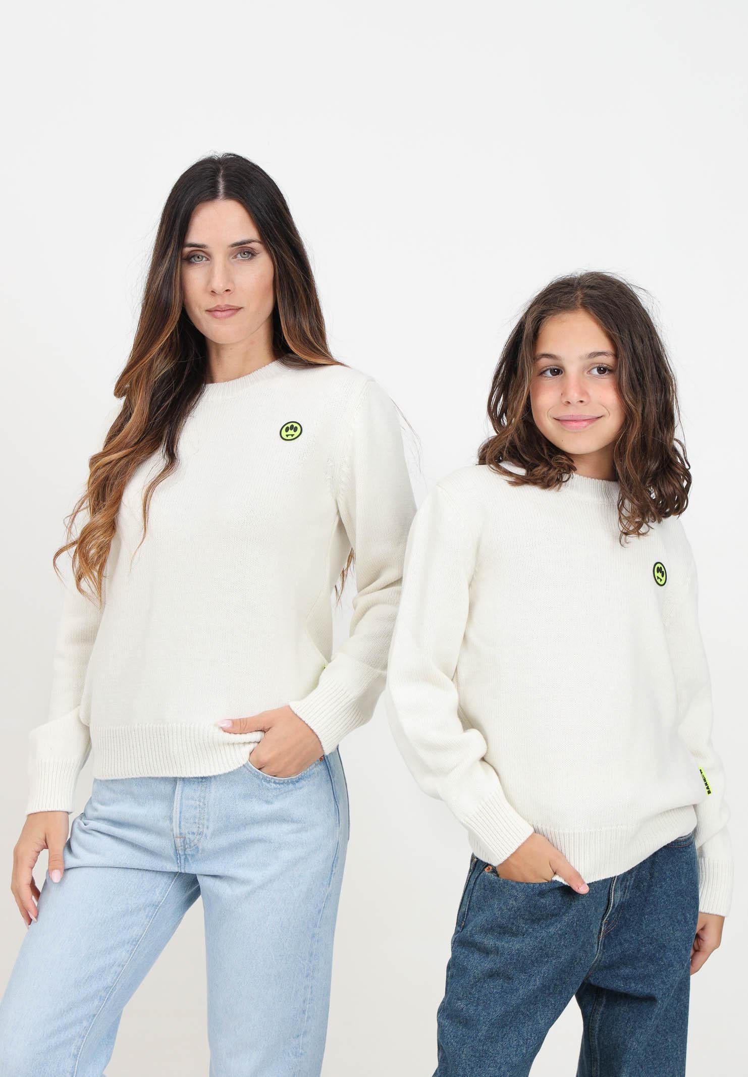 Maglioncino girocollo panna per donna e bambina rifinito da patch logo F4BKJUJP138 13 BARROW