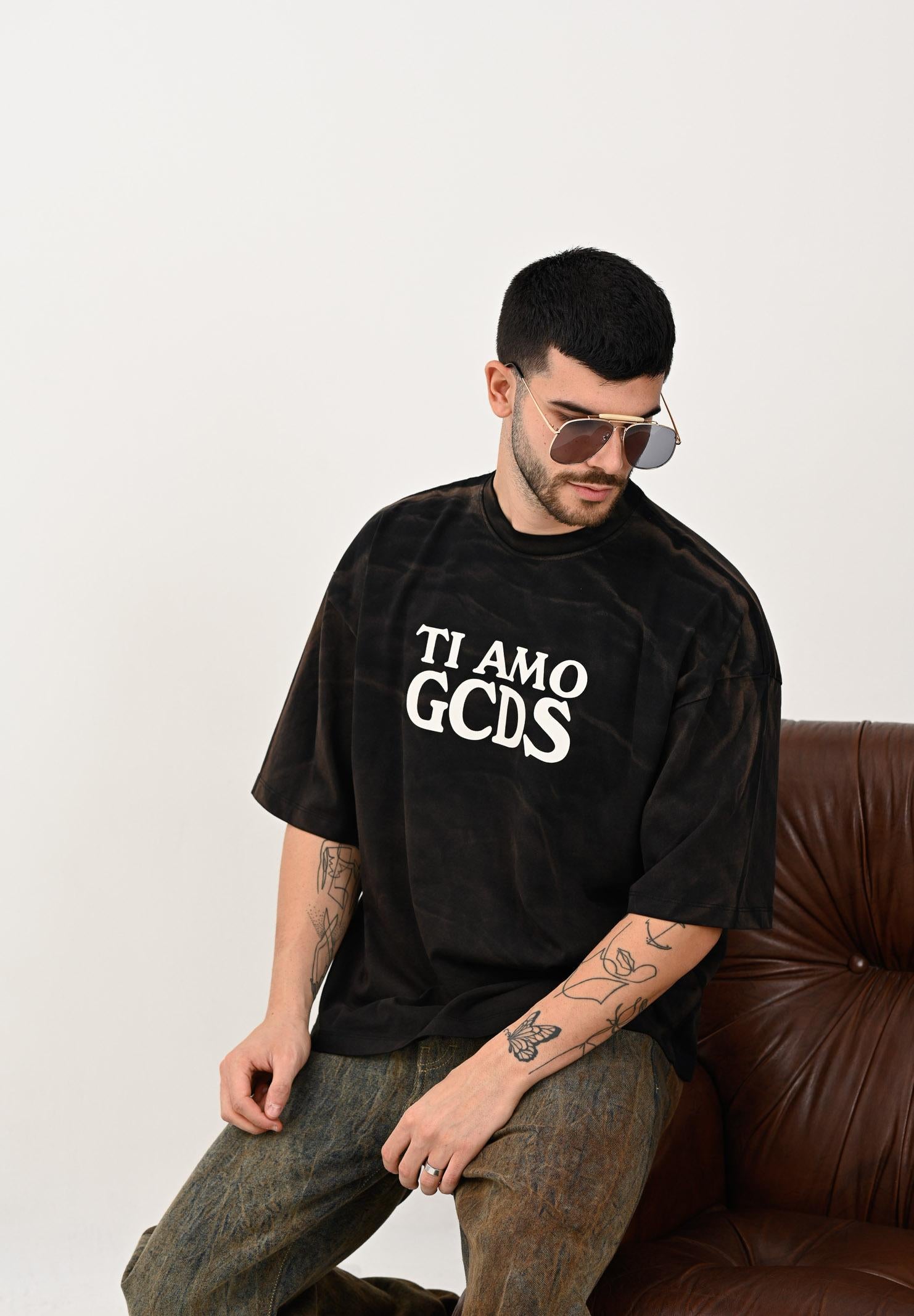 GCDS T-shirt a manica corta nera per uomo e donna con effetto lavato e stampa B2CM2315JF1 99 GCDS