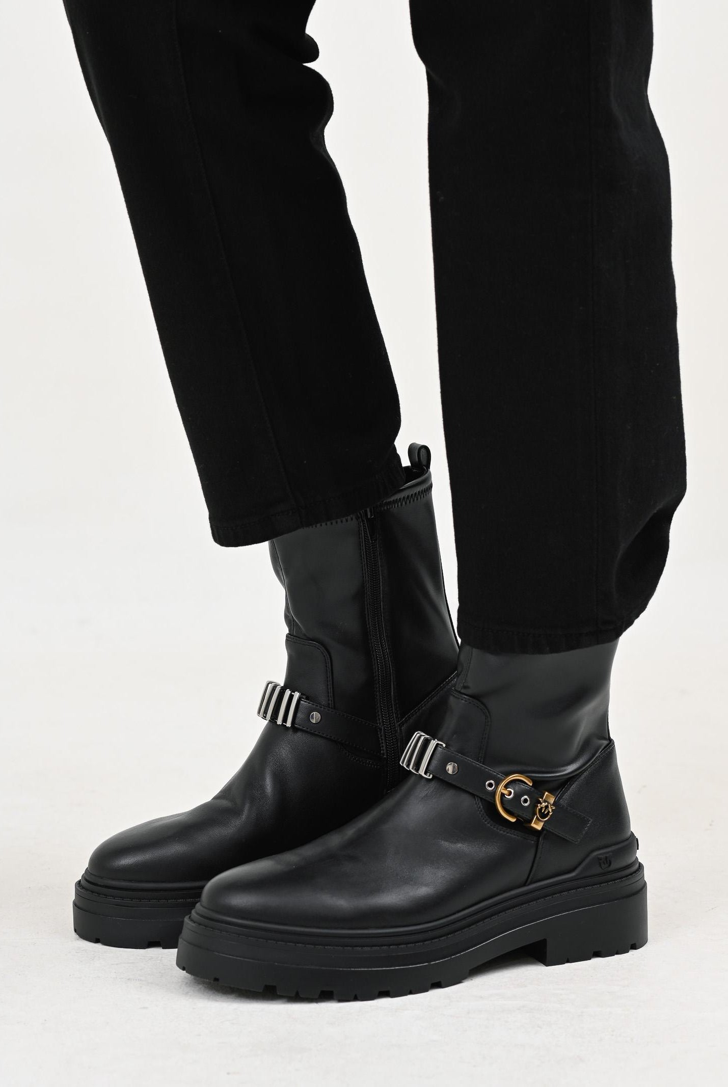 PINKO Stivali bassi neri da donna con cinturino decorativo SD0447P061Z99 . PINKO