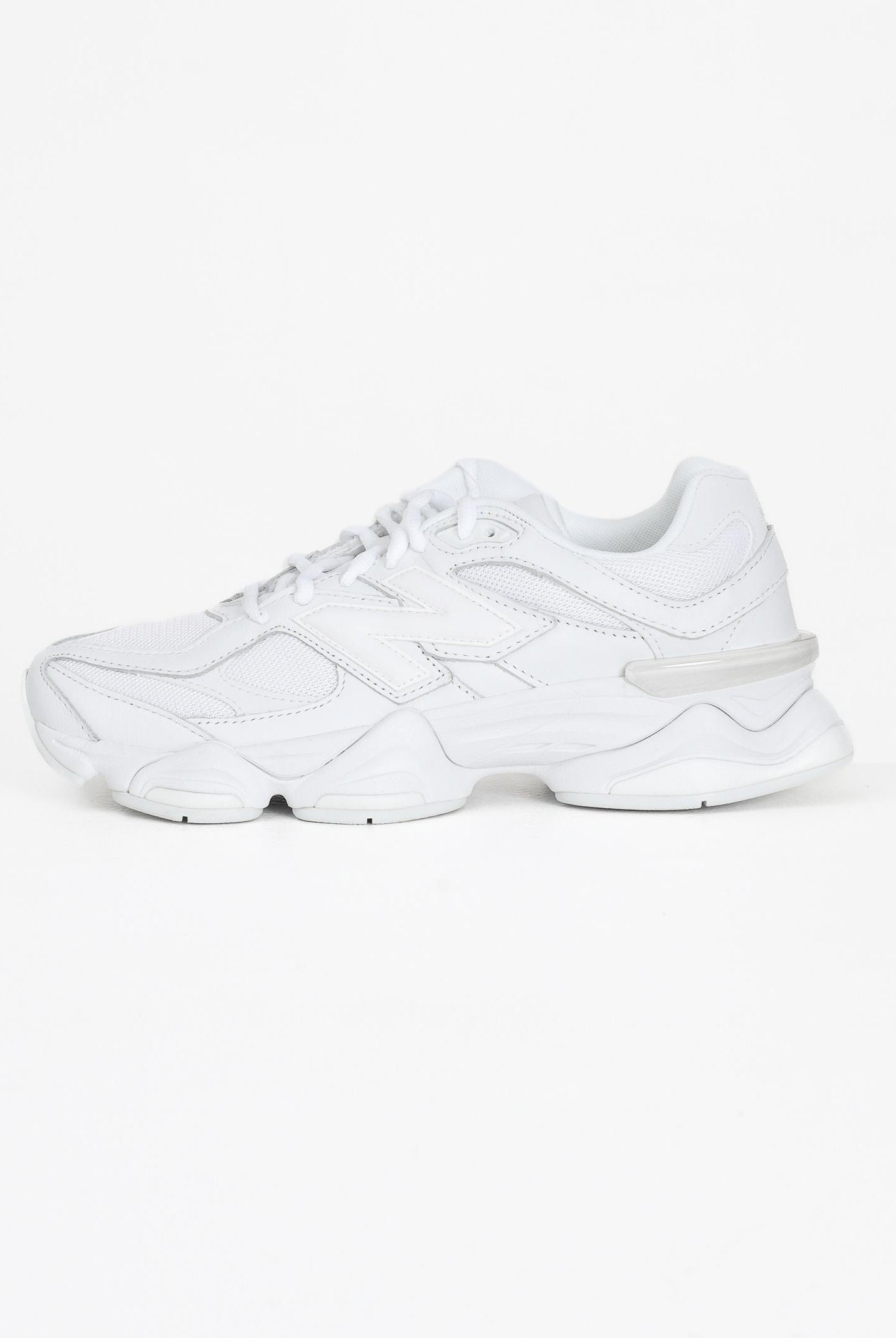 NEW BALANCE Sneakers 9060 bianche per uomo e donna U9060NRJ . NEW BALANCE