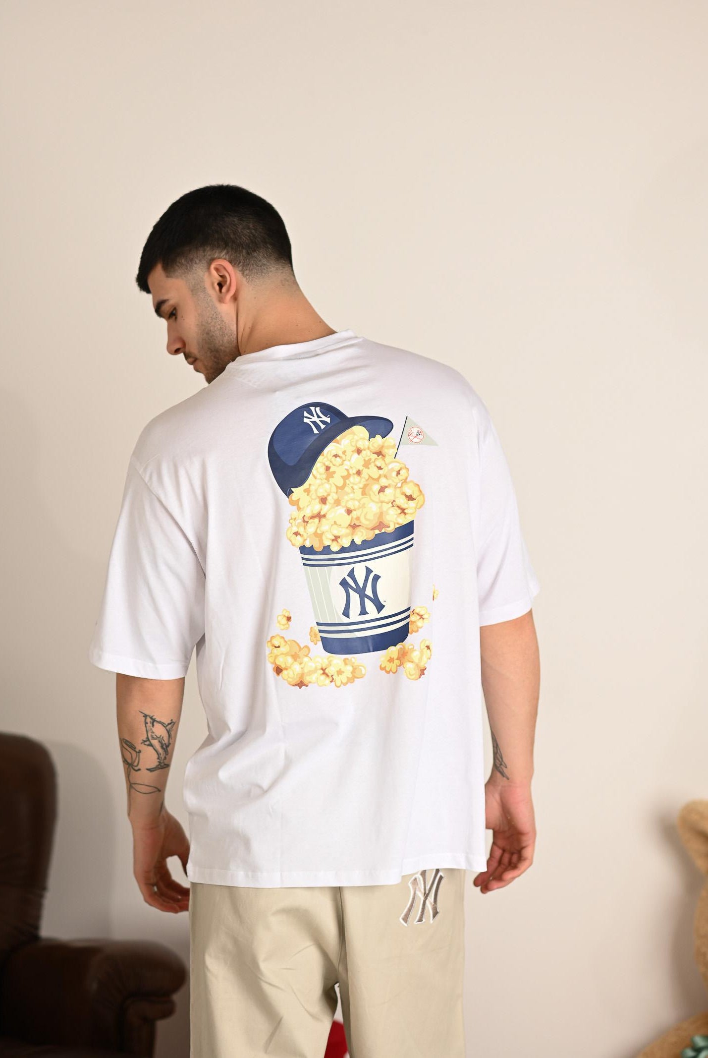 NEW ERA T-shirt a manica corta Oversized New York Yankees MLB Food Graphic bianca da uomo 60684281 . NEW ERA