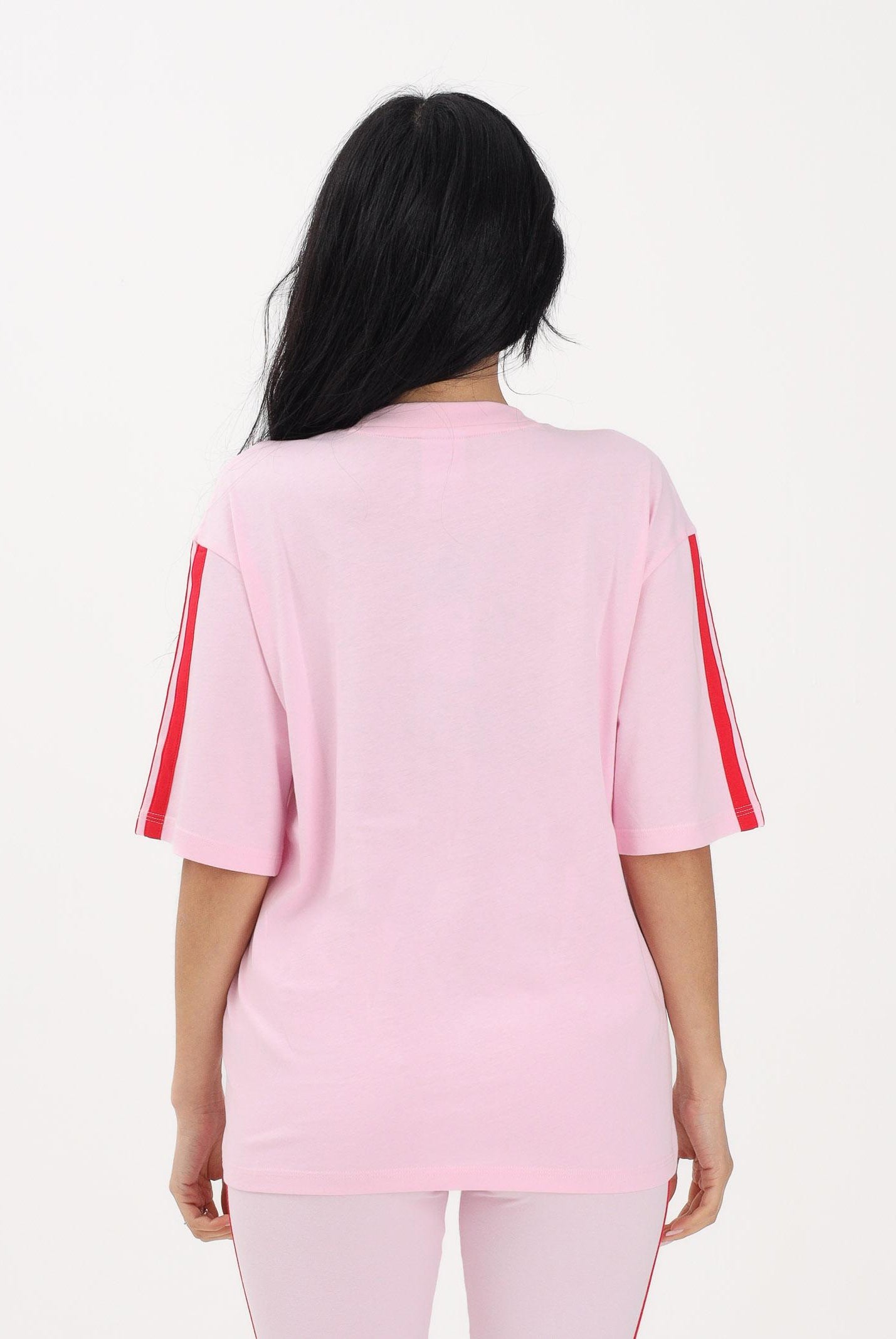 ADIDAS PERFORMANCE T-shirt a manica corta Boyfriend 3 Stripes Essentials rosa e rossa da donna KD2348 . ADIDAS PERFORMANCE