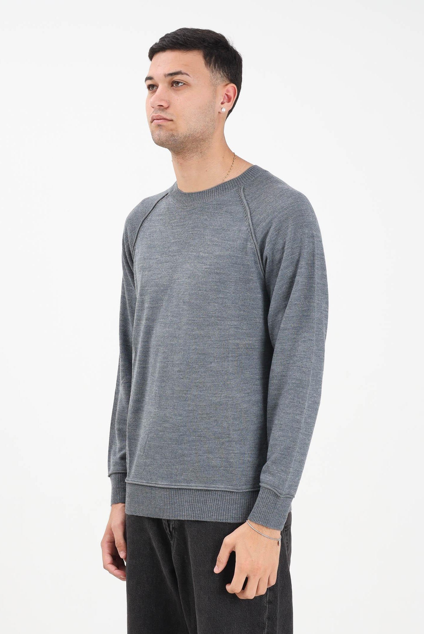 BLAUER Maglioncino girocollo grigio da uomo con patch logo 25WBLUM01283-007360 M96 BLAUER