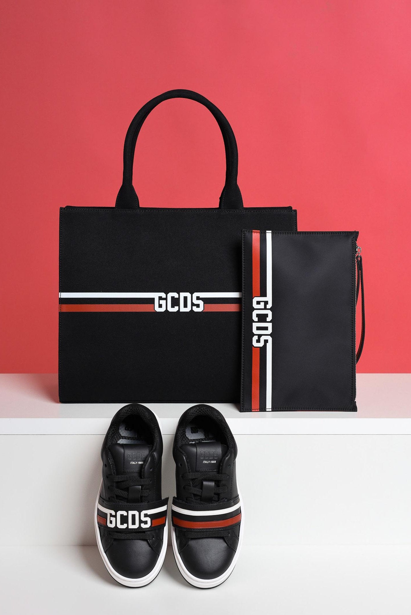 GCDS Pochette nera per uomo e donna con logo GCDSEP002 99 GCDS