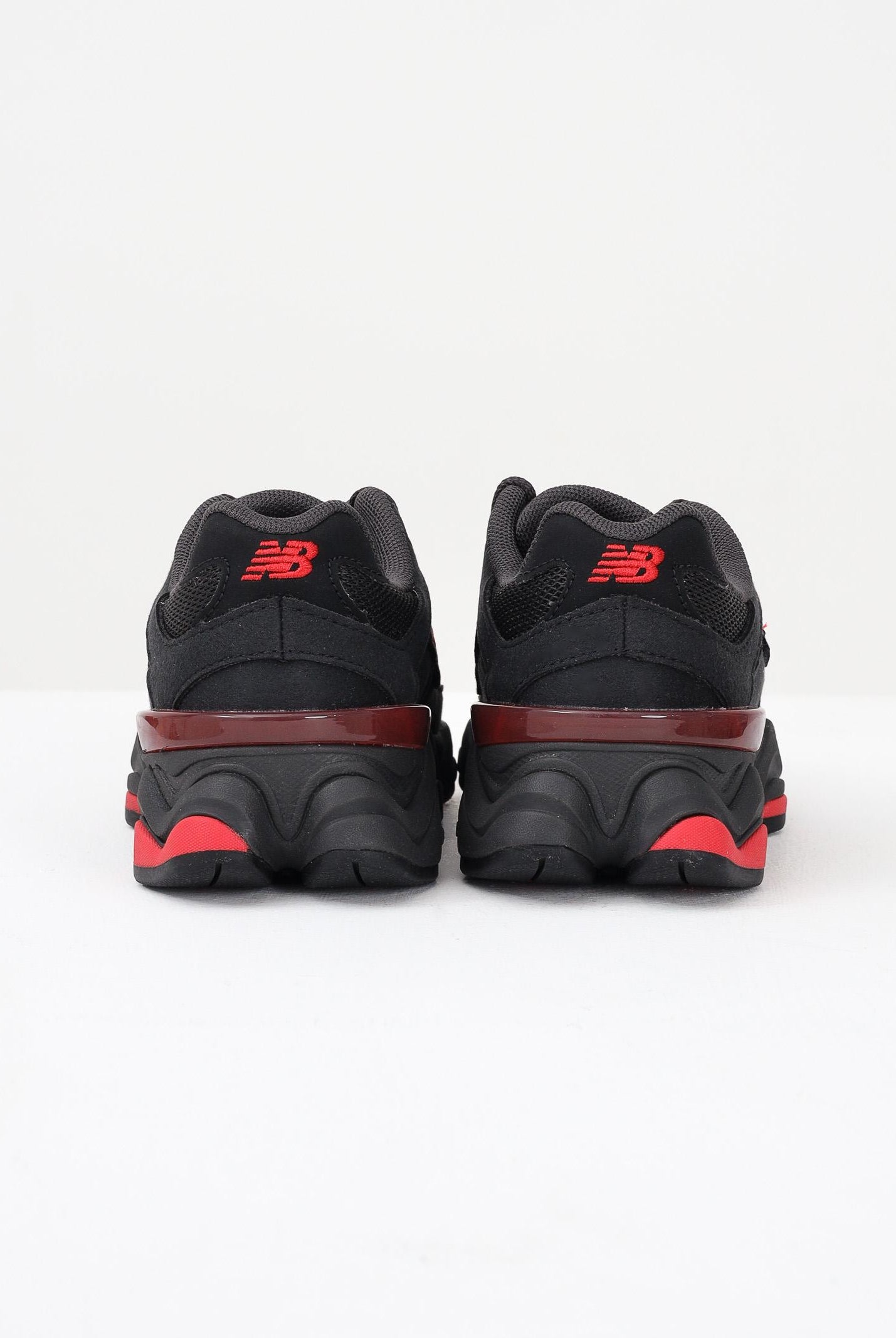 NEW BALANCE Sneakers 9060 Lace nere e rosse per bambino e bambina PC9060JR . NEW BALANCE