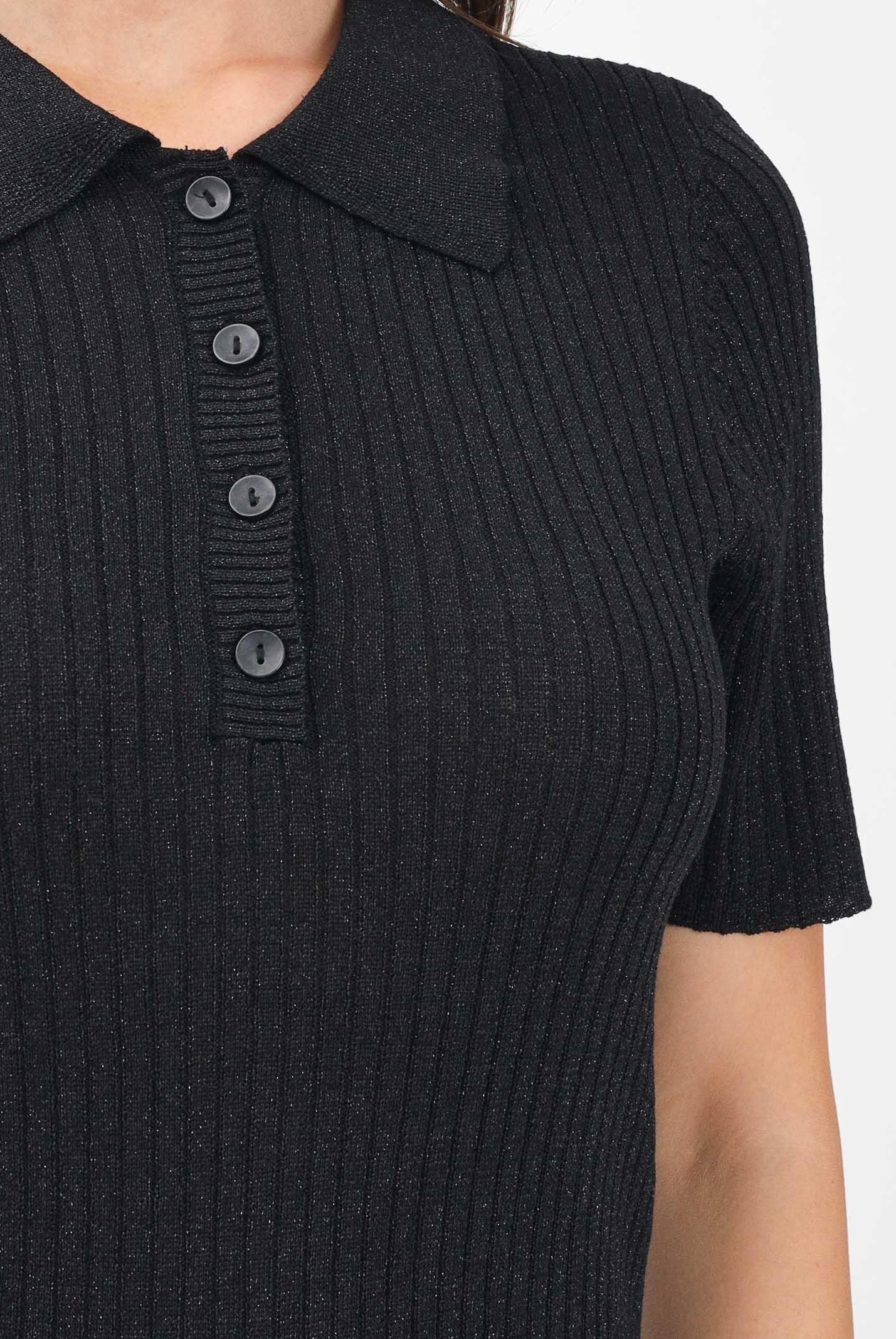JDY Polo nera da donna realizzata in una maglia a costine sottili con un tocco di filato lamé 15354078 Black JDY