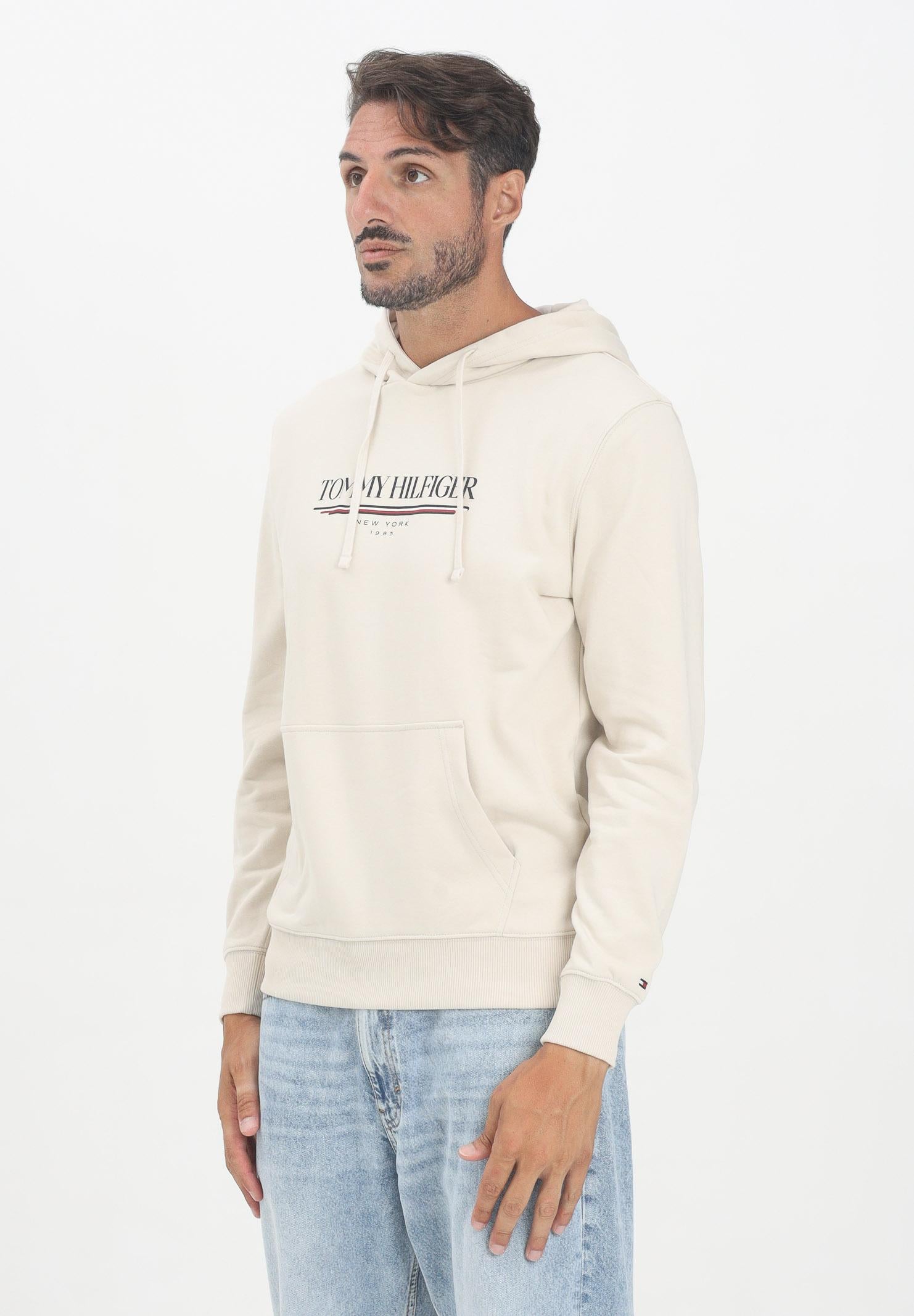 TOMMY HILFIGER Felpa con cappuccio panna da uomo rifinita da stampa logo MW0MW40534ACG TOMMY HILFIGER
