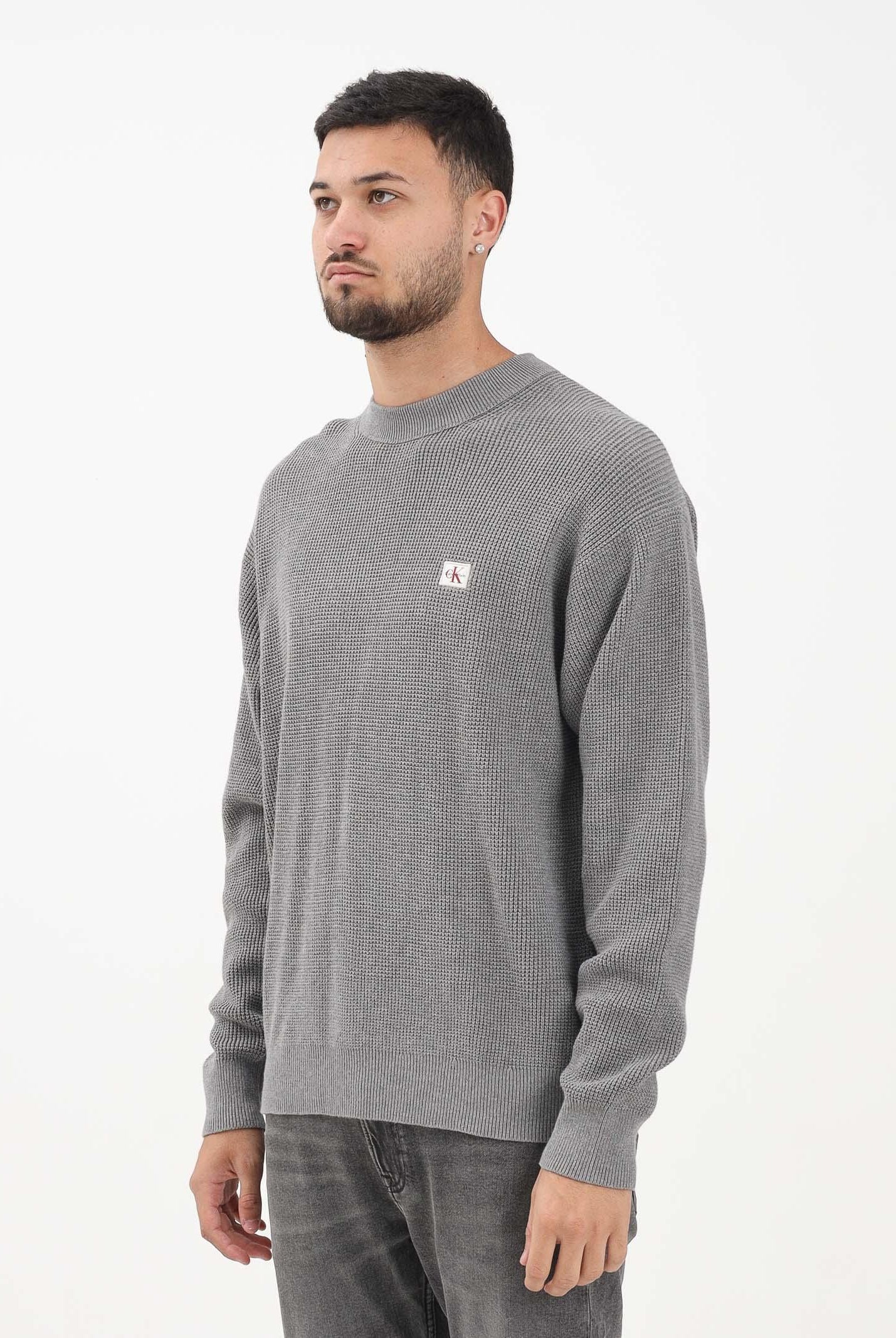 CALVIN KLEIN JEANS Maglioncino girocollo grigio da uomo con patch logo LV04RD313GP7E  CALVIN KLEIN JEANS