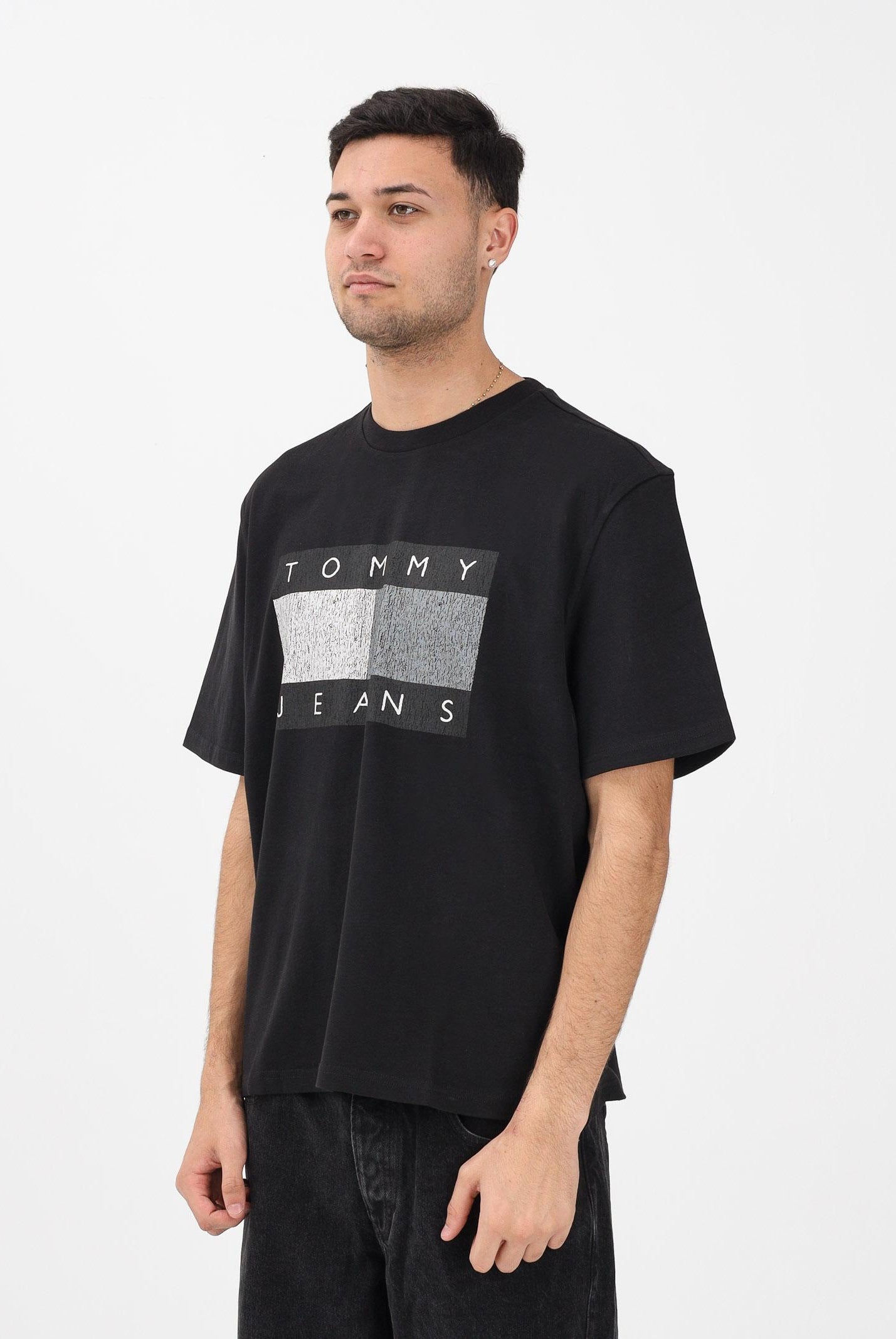 TOMMY JEANS T-shirt a manica corta nera da uomo con stampa logo effetto consumato DM0DM22463 BDS TOMMY JEANS