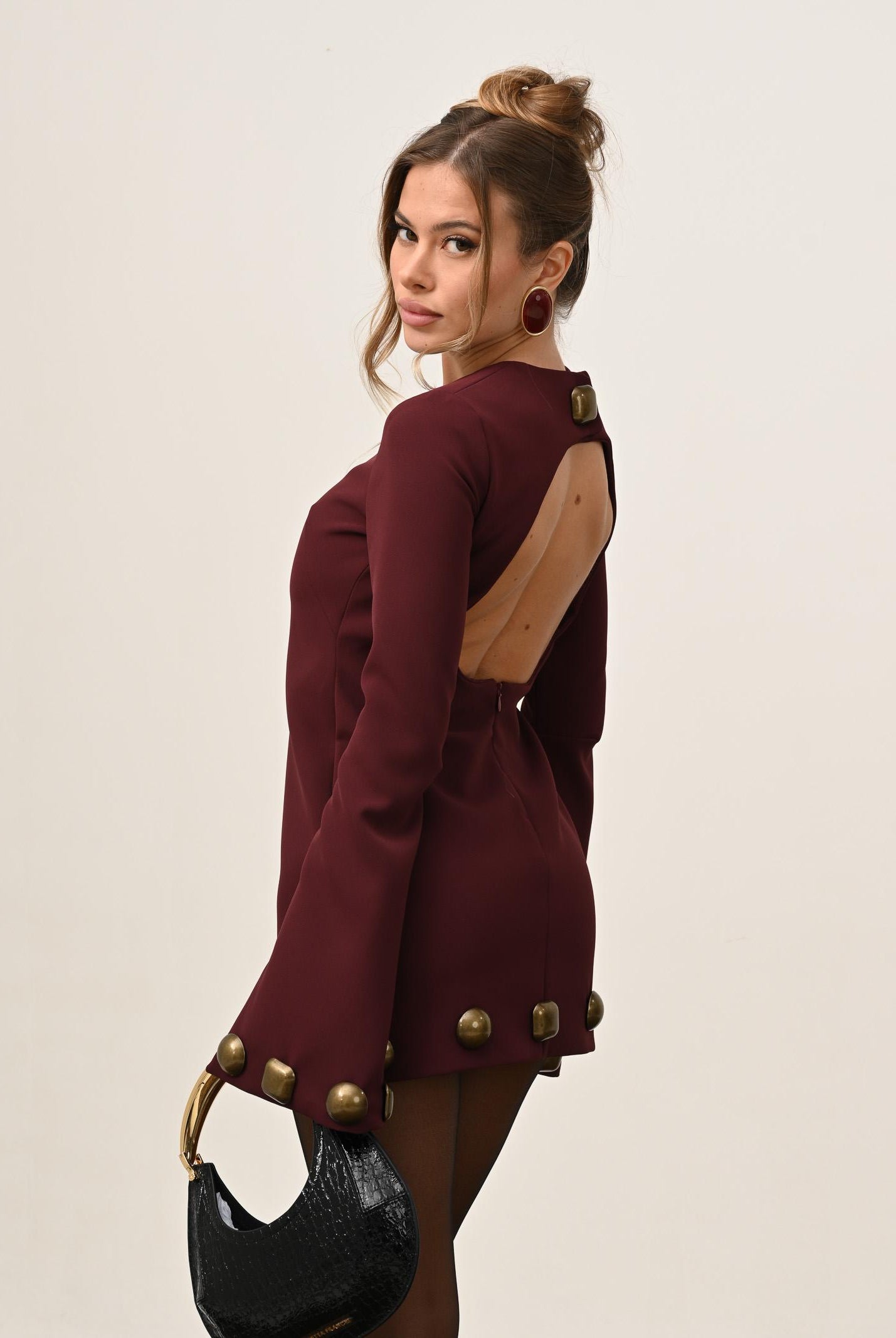 NOELL MAGGINI Abito corto bordeaux da donna con applicazioni e scollo 00126086 BO NOELL MAGGINI