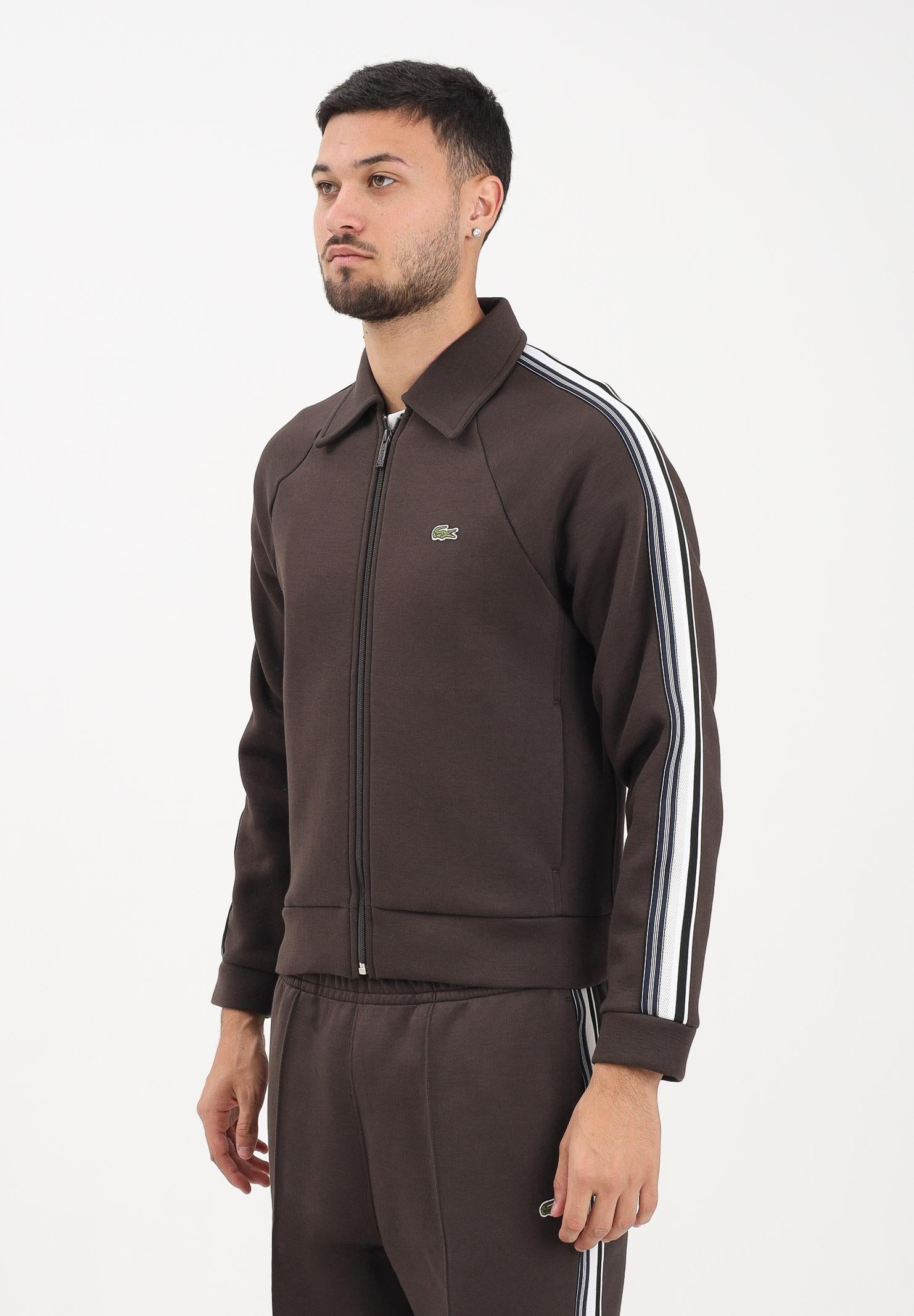 LACOSTE Felpa con zip marrone da uomo caratterizzato da bande a contrasto e logo SH5927 SKB LACOSTE