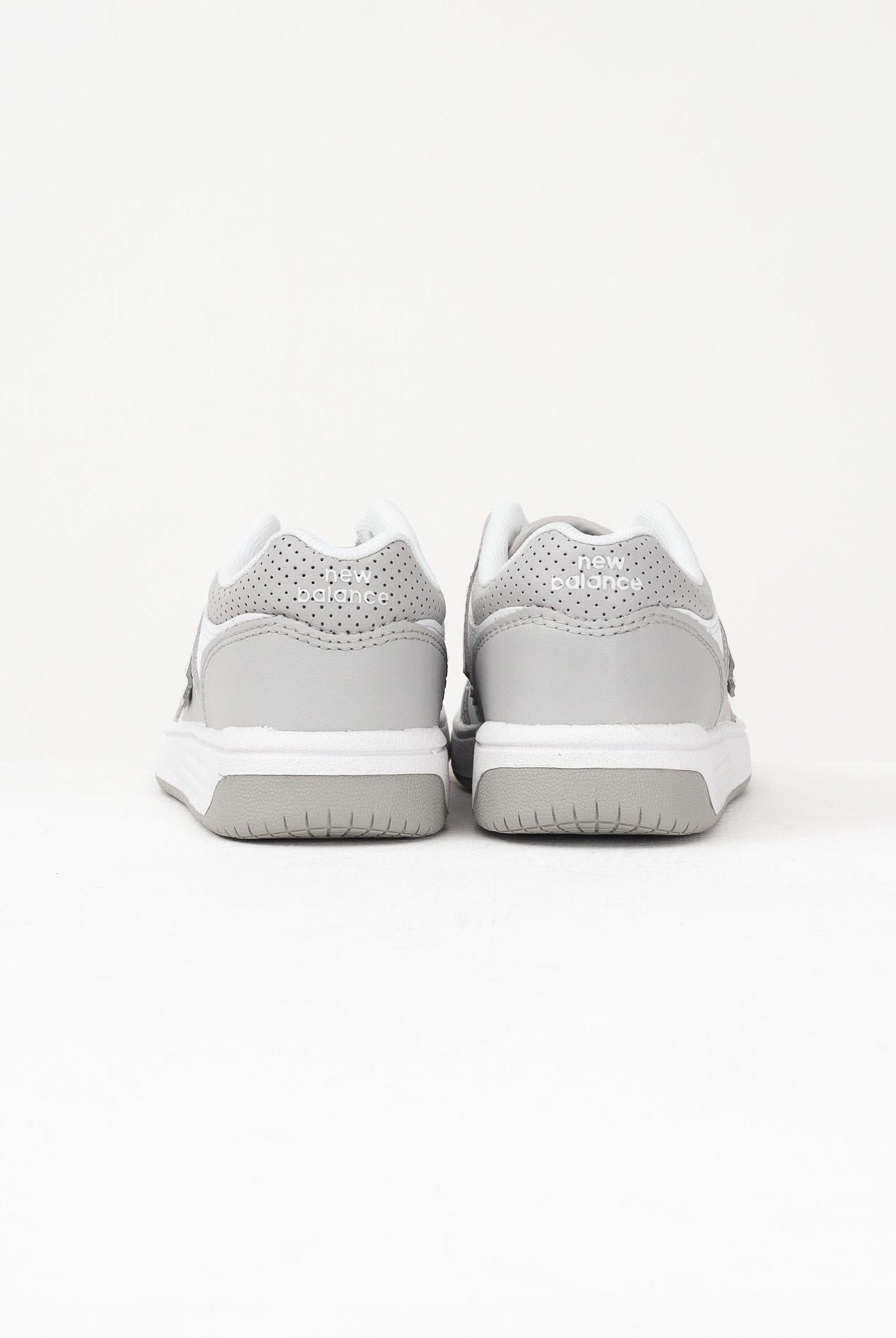 NEW BALANCE Sneakers 480 bianche e grigie per uomo e donna GSB480WG NEW BALANCE