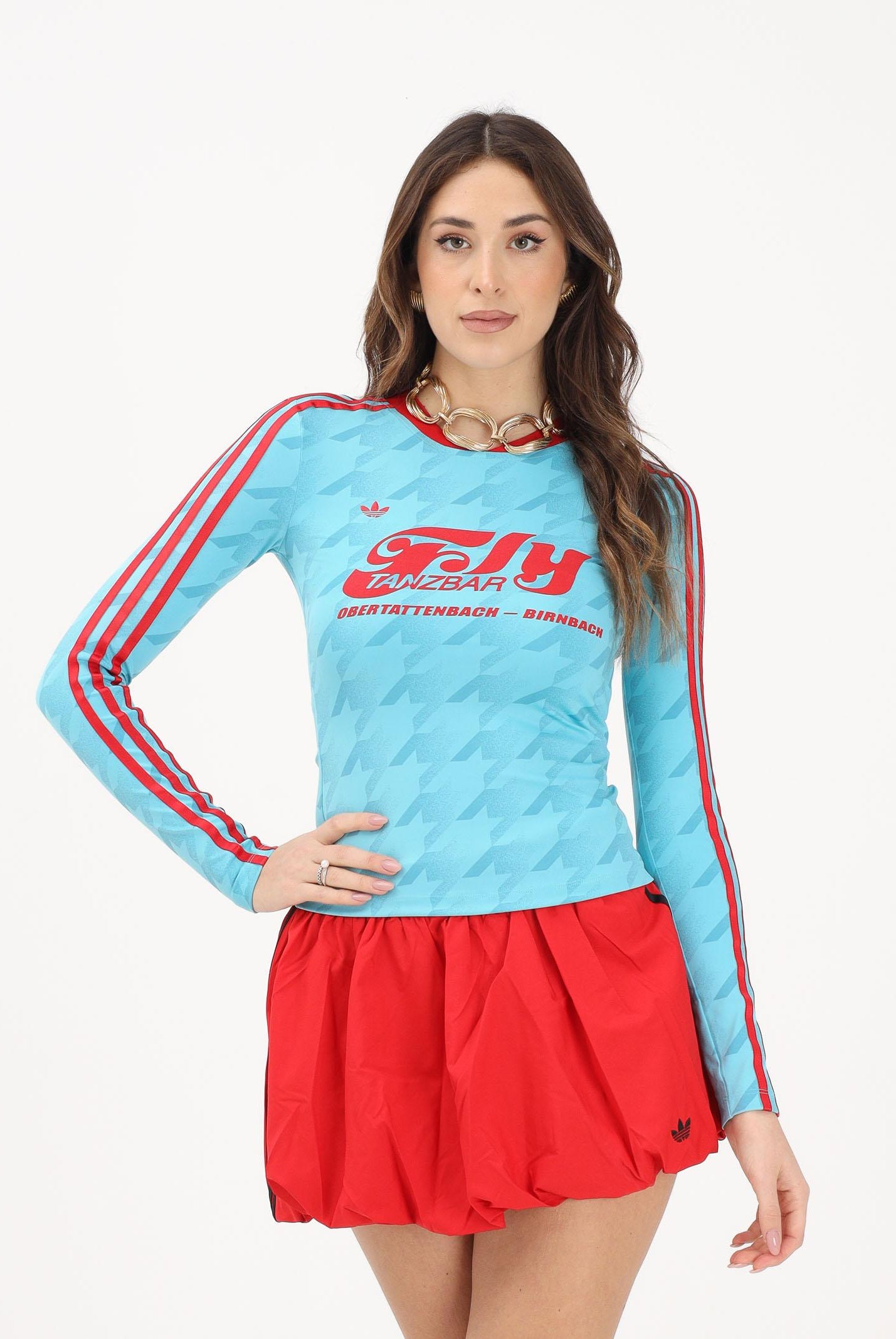 ADIDAS ORIGINALS T-shirt a manica lunga Graphic Football AOP Bodycon azzurra e rossa da donna JW0271 . ADIDAS ORIGINALS