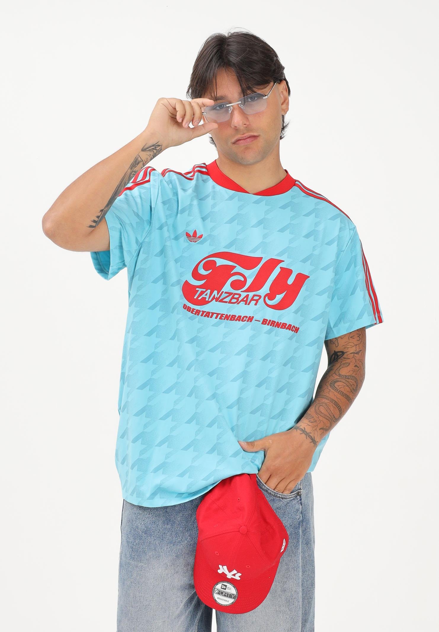 ADIDAS ORIGINALS T-shirt a manica corta Football Allover azzurra e rossa per uomo e donna JW2771 . ADIDAS ORIGINALS