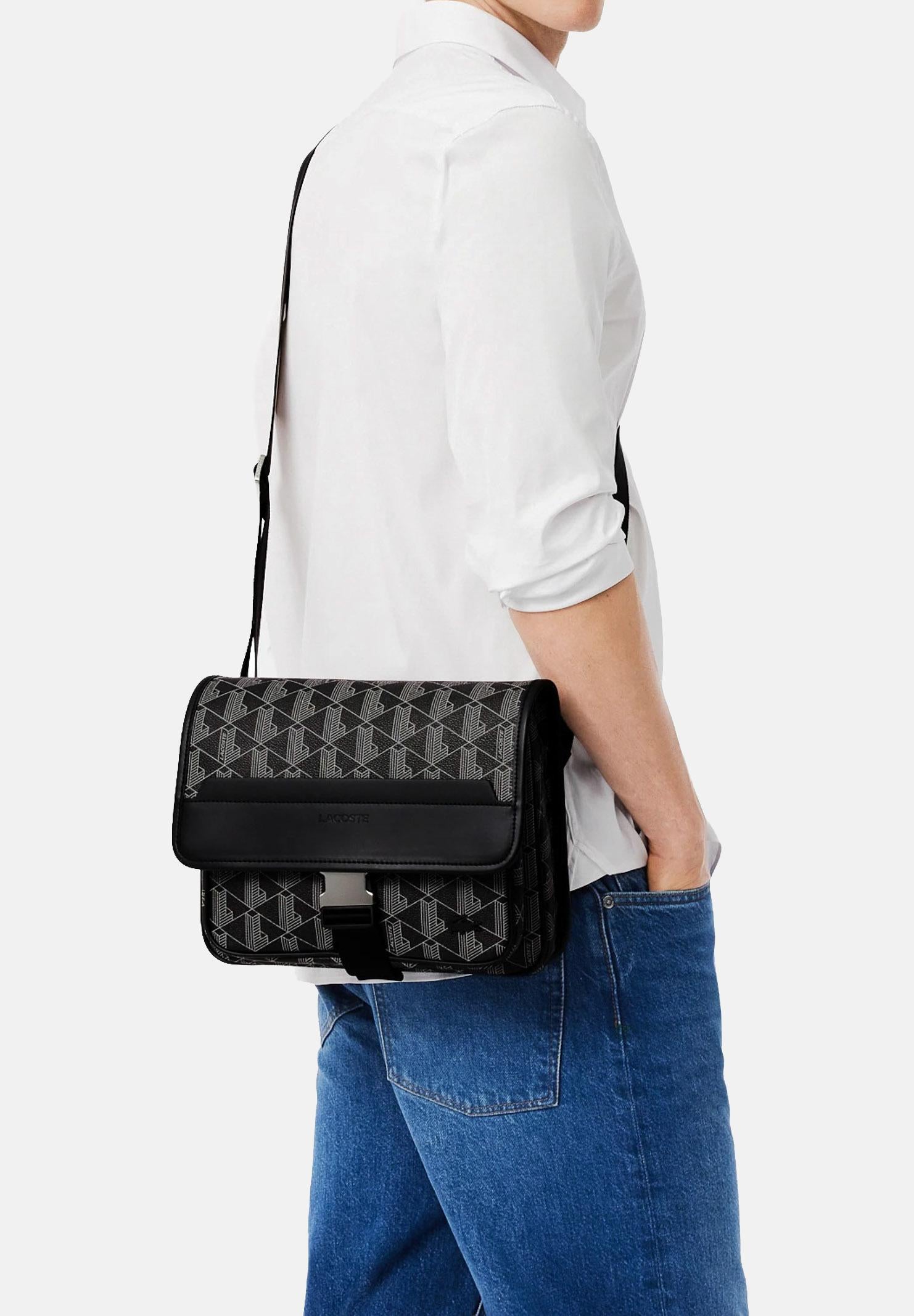 LACOSTE Borsa a tracolla nera per uomo e donna con motivo monogram The Blend NH4411 H45 LACOSTE